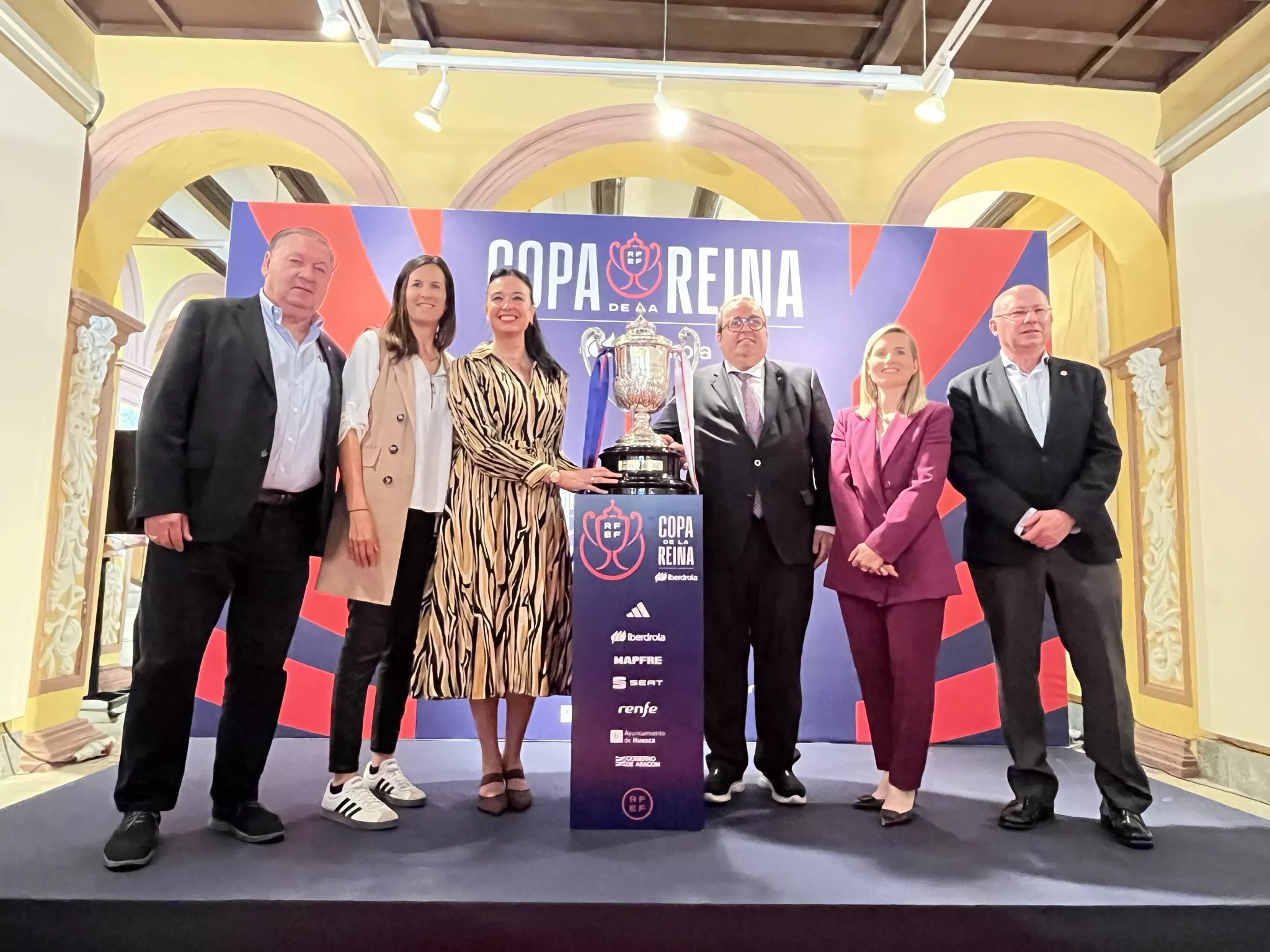 Agustín Lasaosa, Cristina García, Lorena Orduna, Manuel Torralba, Reyes Bellver y Leo Carranza, en la presentación de la final de la Copa de la Reina 2025. Foto: Adri Mora