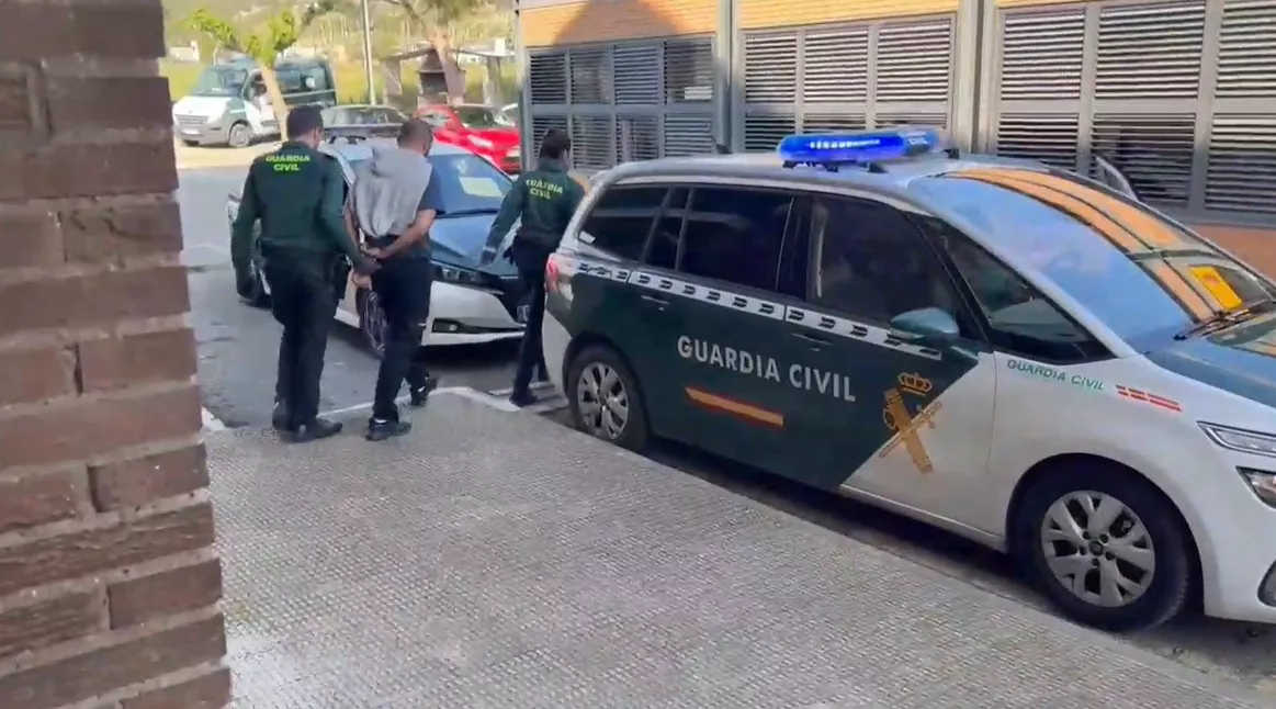 Detenidos tres jóvenes de Fraga tras agredir y robar a un hombre al que casi atropellan.