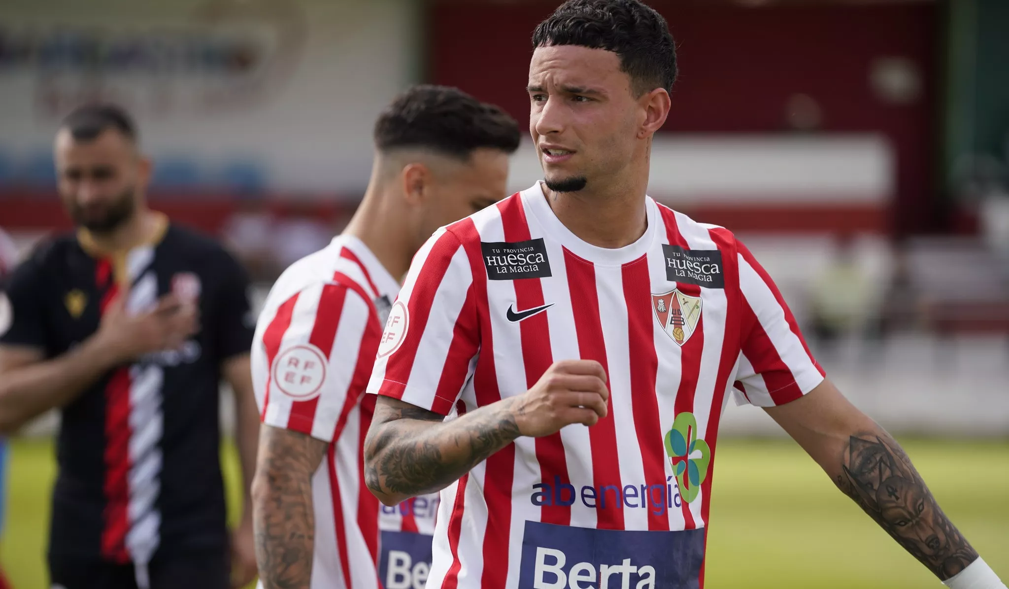 Ander El Haddadi, jugador del Barbastro. Toda la provincia es del Barbastro: por qué los equipos de Preferente y 1ª Regional están pendientes de su salvación. Foto: @fotomaniafut