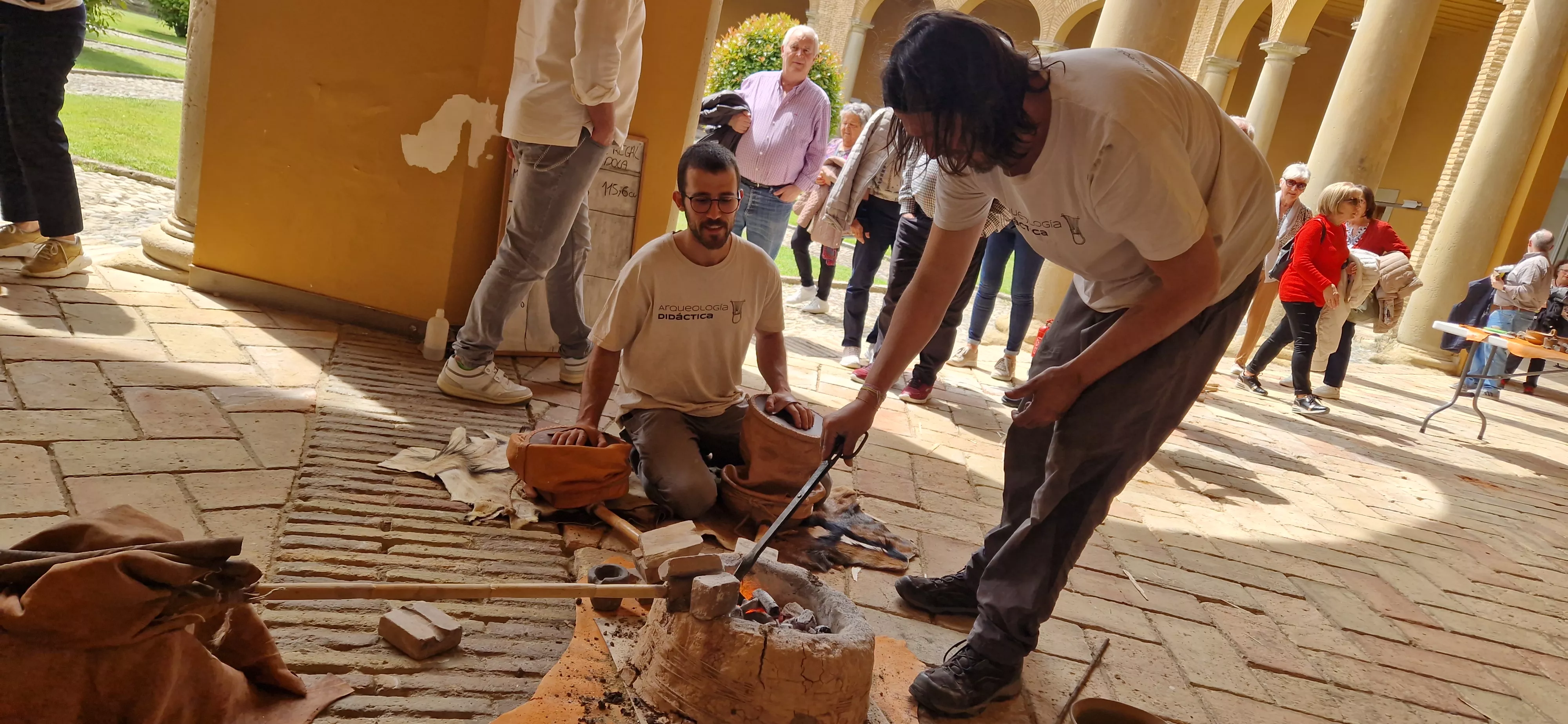 Taller "Universo de bronce" y arqueología experimental en el Museo de Huesca. Foto Myriam Martínez