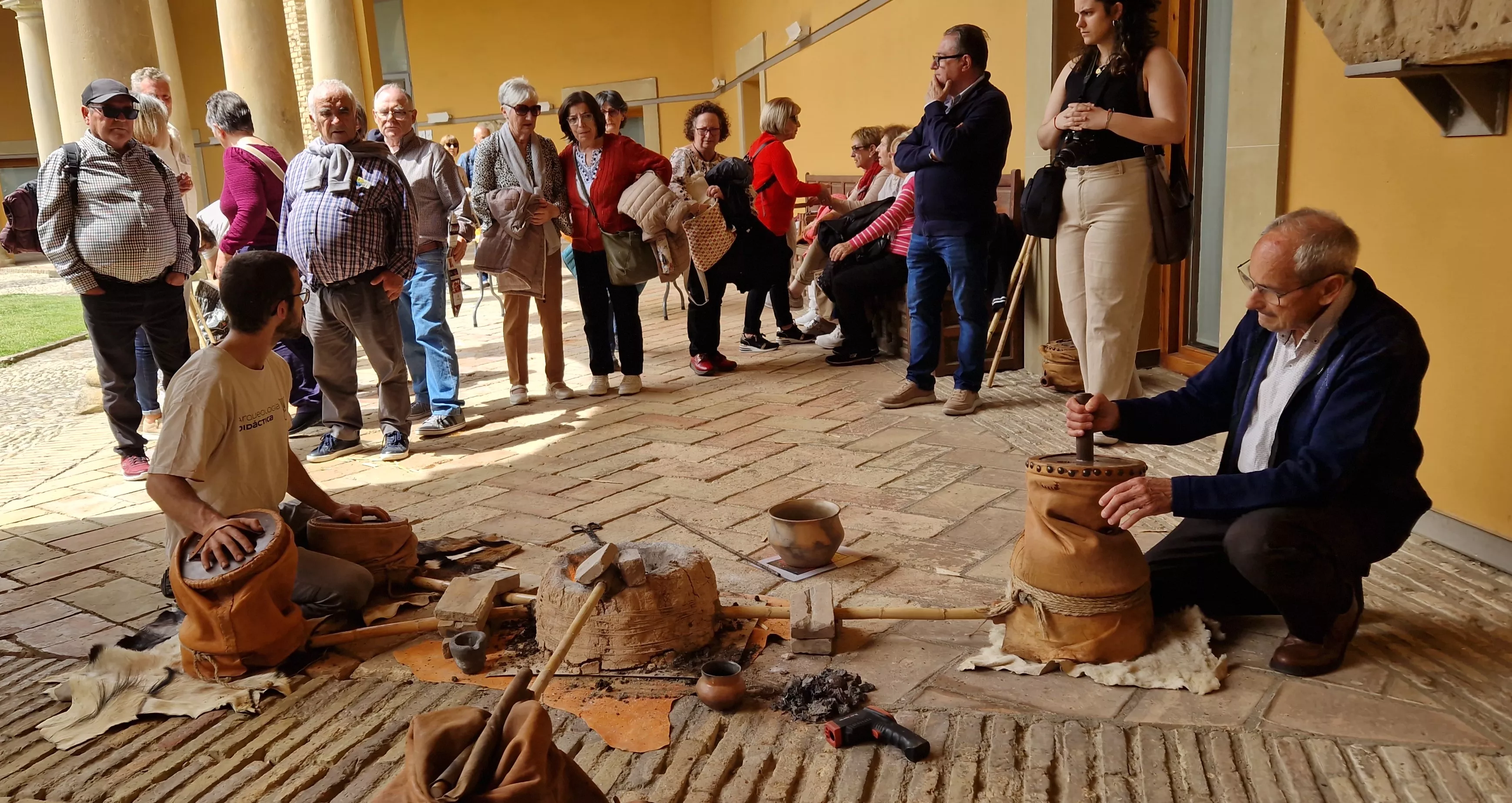 Taller "Universo de bronce" y arqueología experimental en el Museo de Huesca. Foto Myriam Martínez