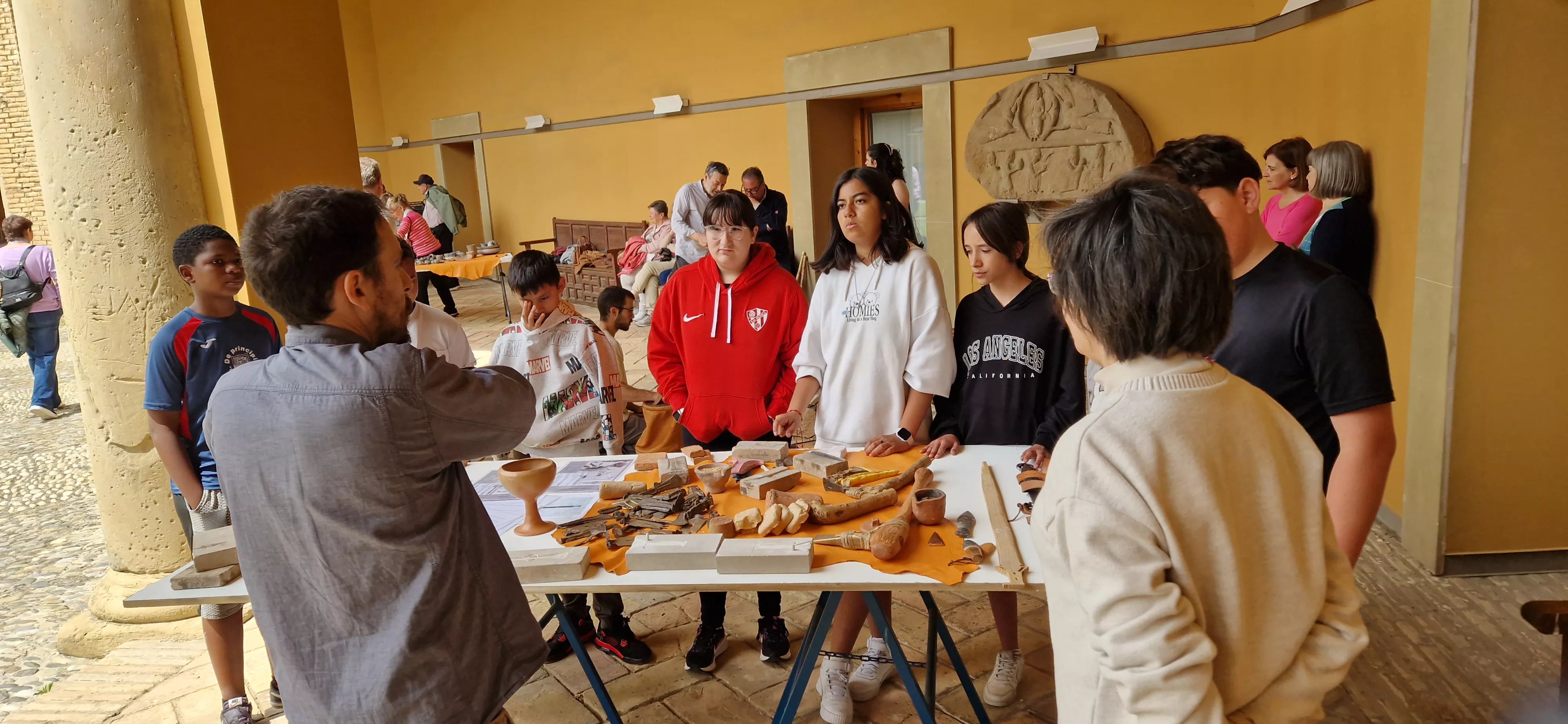 Taller "Universo de bronce" y arqueología experimental en el Museo de Huesca. Foto Myriam Martínez