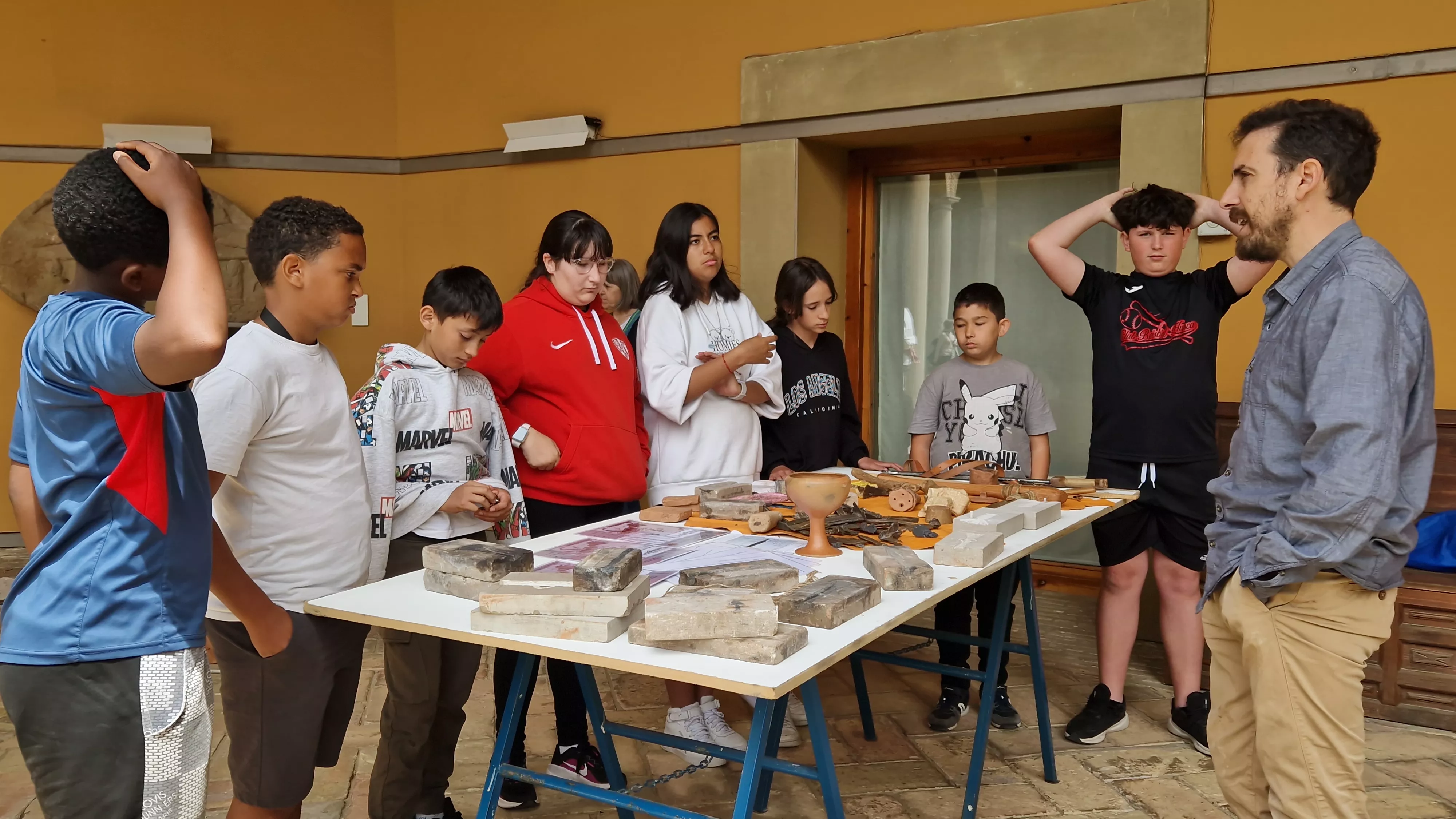 Taller "Universo de bronce" y arqueología experimental en el Museo de Huesca. Foto Myriam Martínez