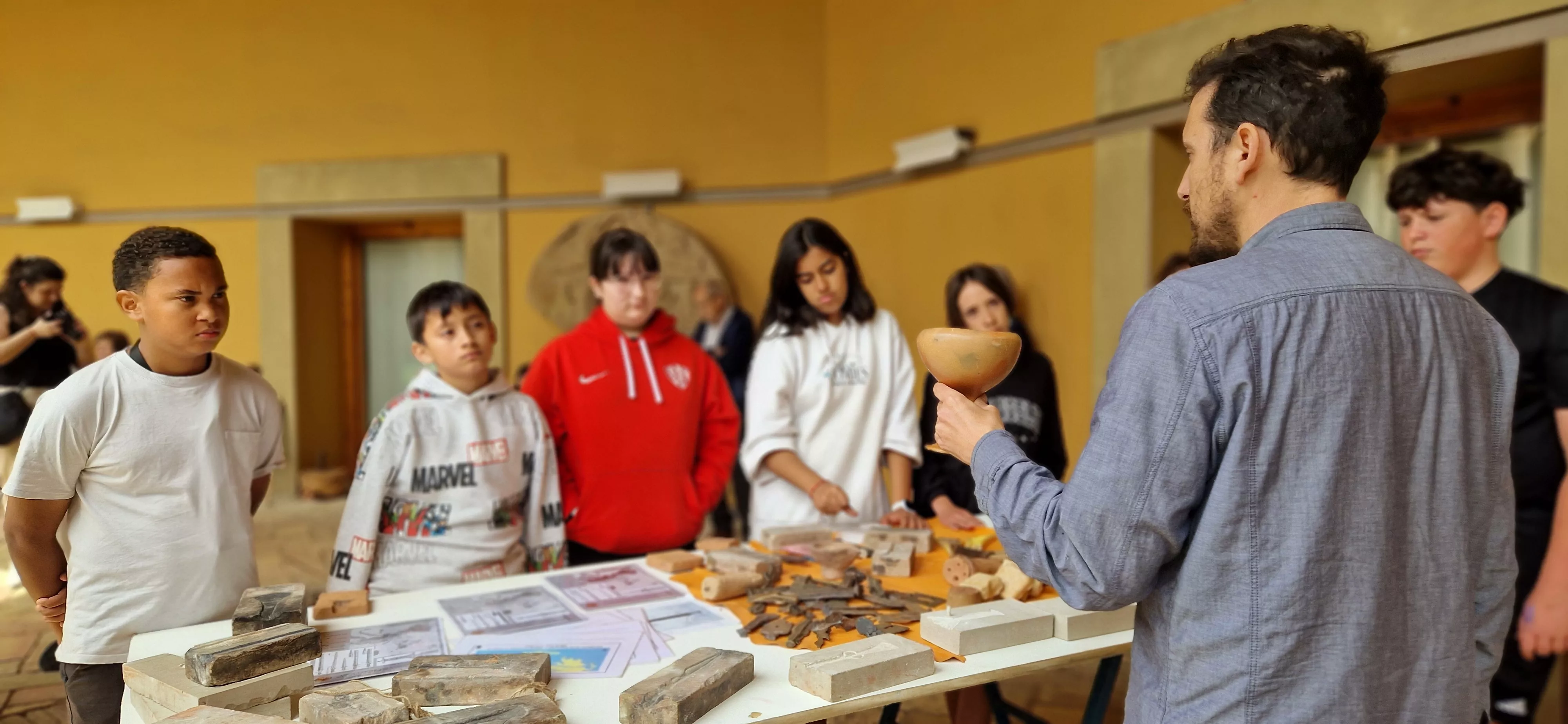 Taller "Universo de bronce" y arqueología experimental en el Museo de Huesca. Foto Myriam Martínez