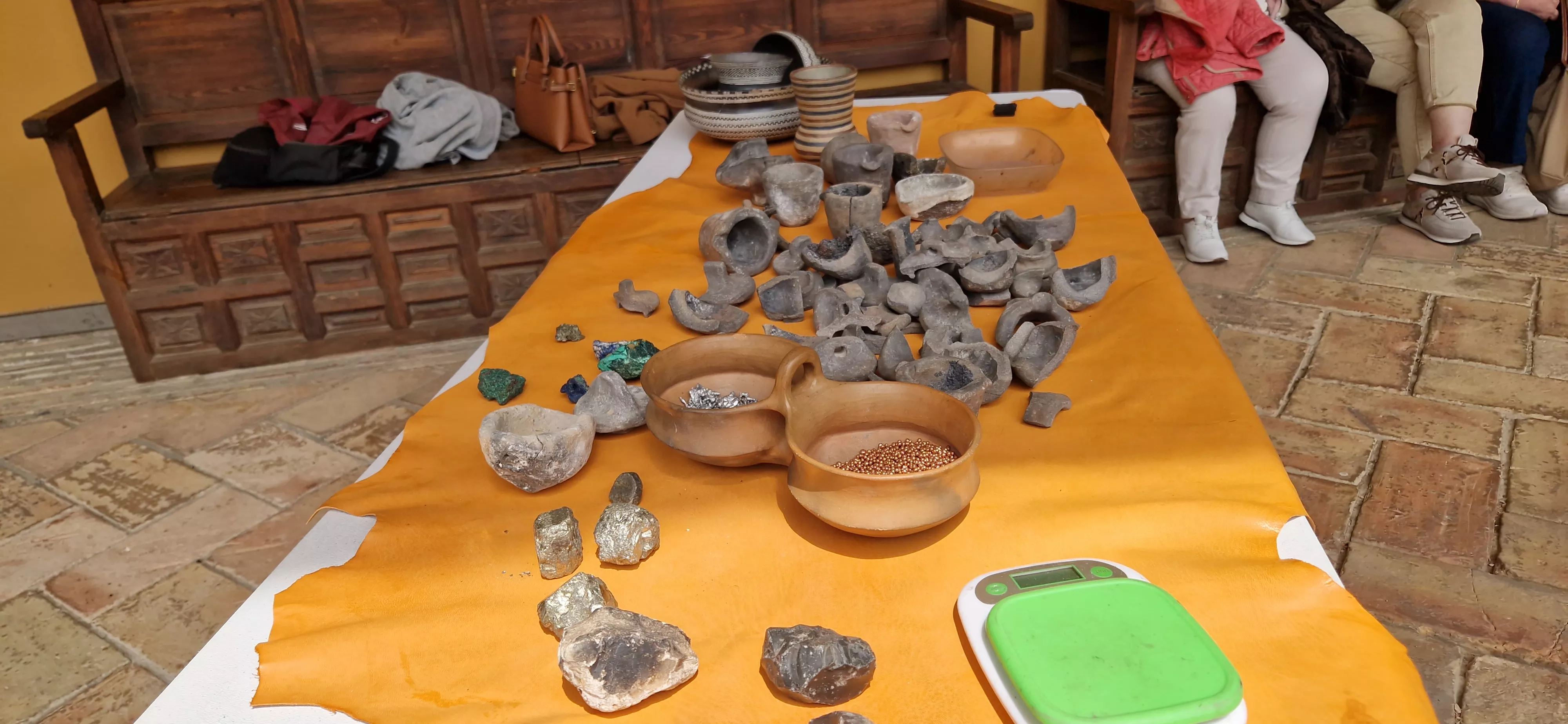 Taller "Universo de bronce" y arqueología experimental en el Museo de Huesca. Foto Myriam Martínez