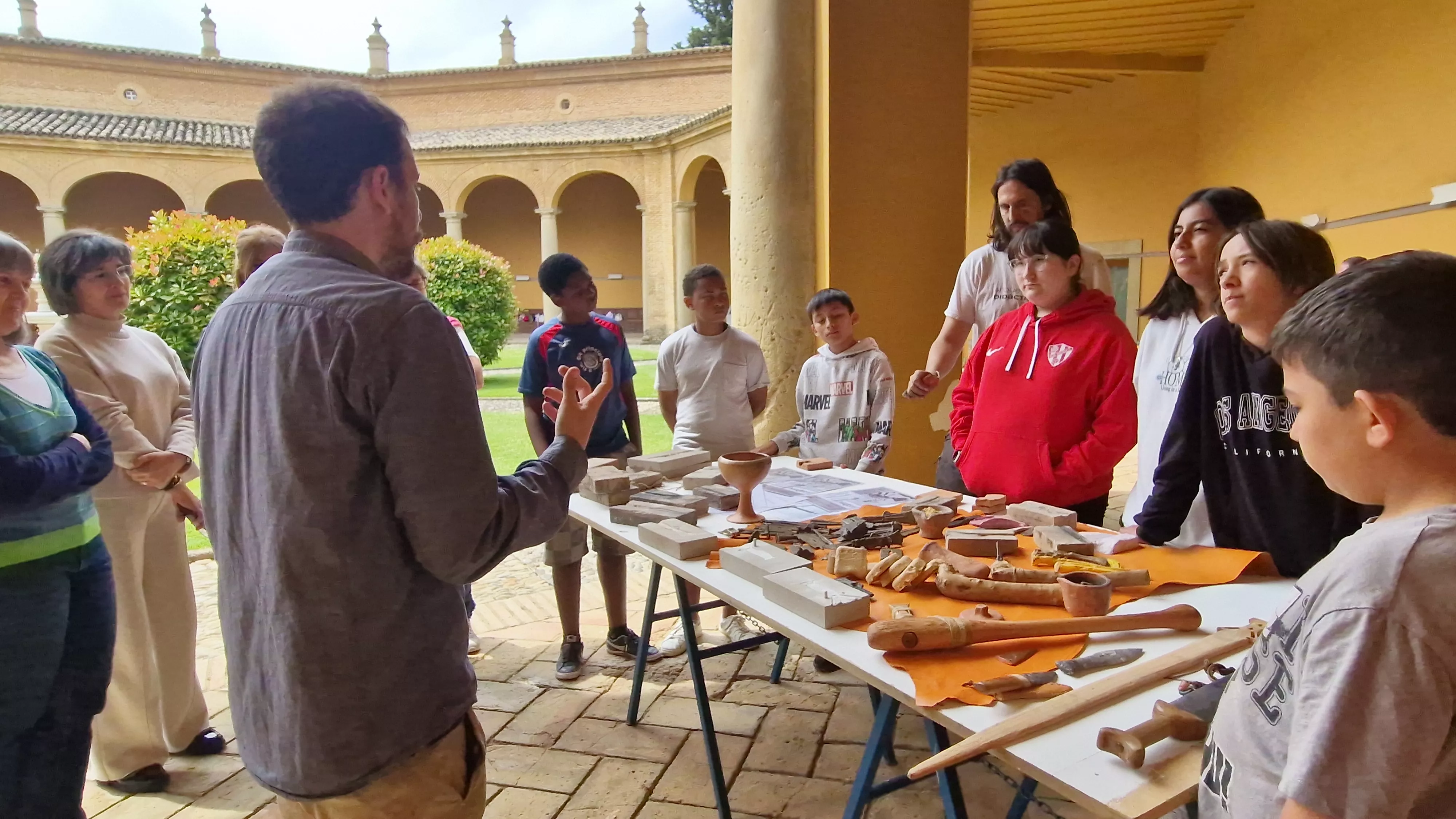 Taller "Universo de bronce" y arqueología experimental en el Museo de Huesca. Foto Myriam Martínez