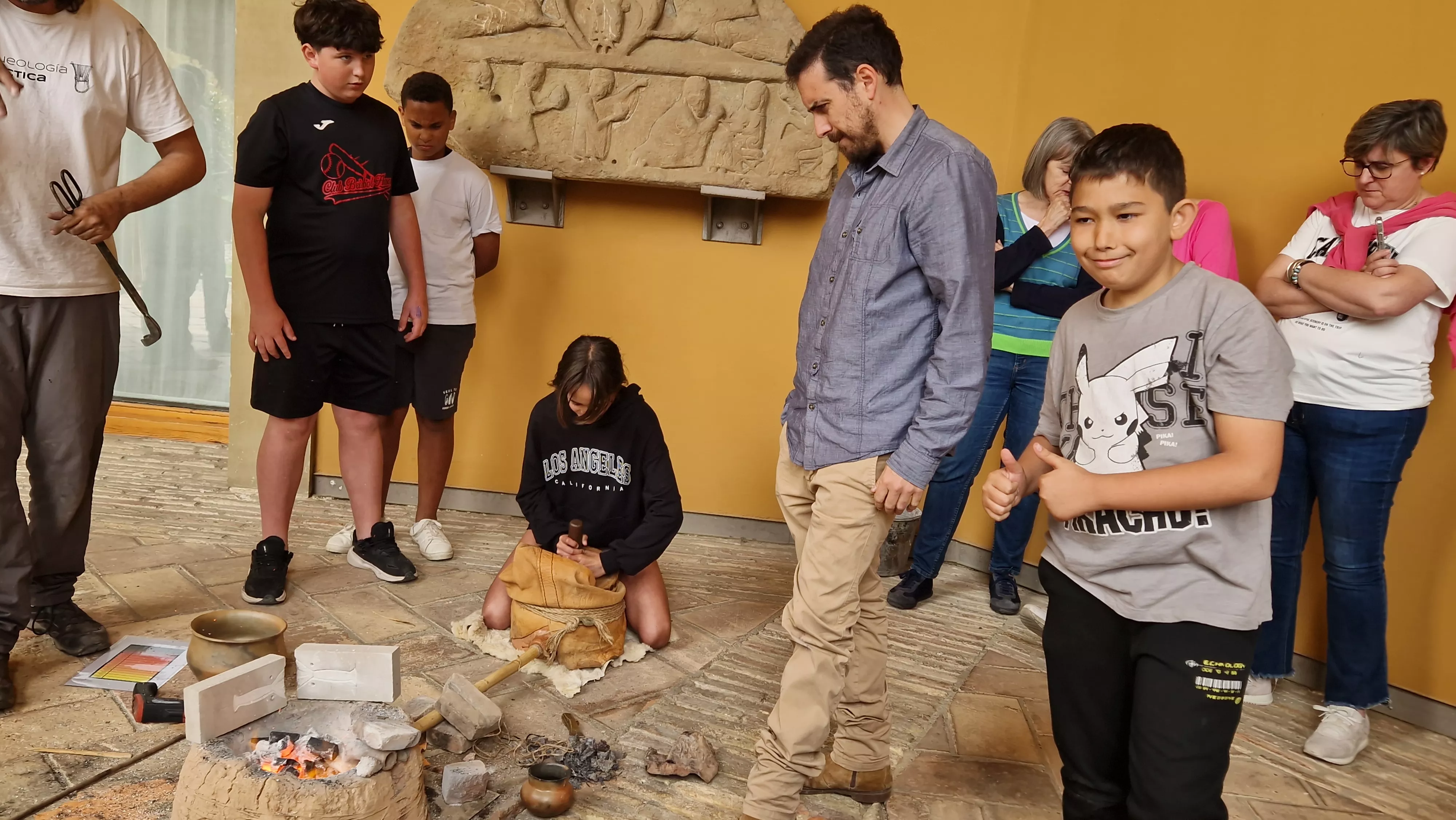 Taller "Universo de bronce" y arqueología experimental en el Museo de Huesca. Foto Myriam Martínez