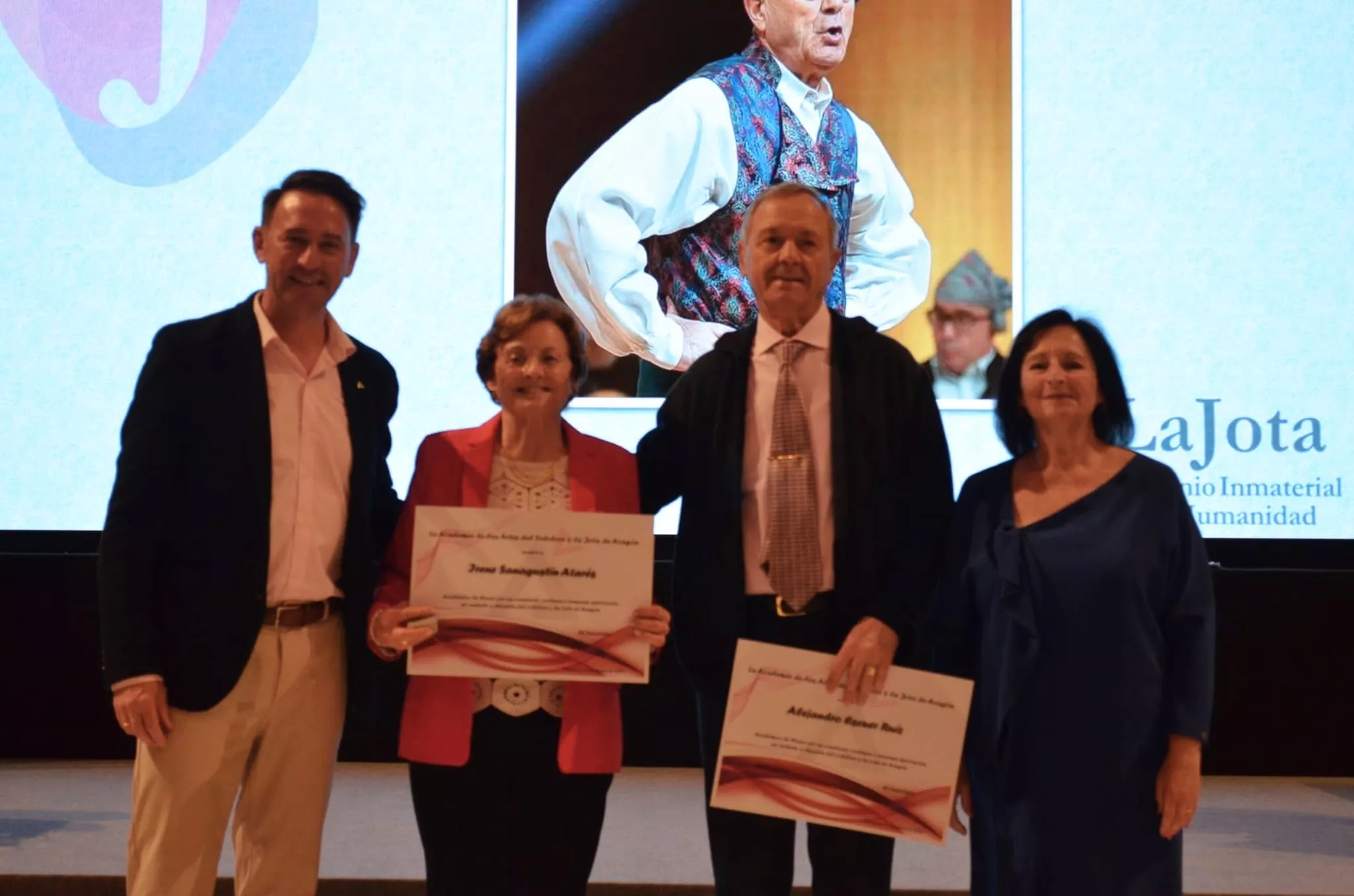 Académicos de Honor de la Jota Aragonesa, de Huesca. Foto David Sánchez Espolio