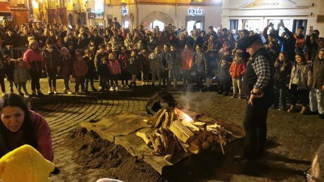 Encendido y bendición de la Zona Navideña en Jaca. Foto: Ayuntamiento de Jaca Encendido y bendición de la Zona Navideña en Jaca. Foto: Ayuntamiento de Jaca