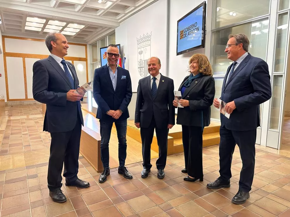 Pedro Olloqui y Félix Longás han presentado los actos del 75 aniversario de la Hermandad de San Juan de la Peña.