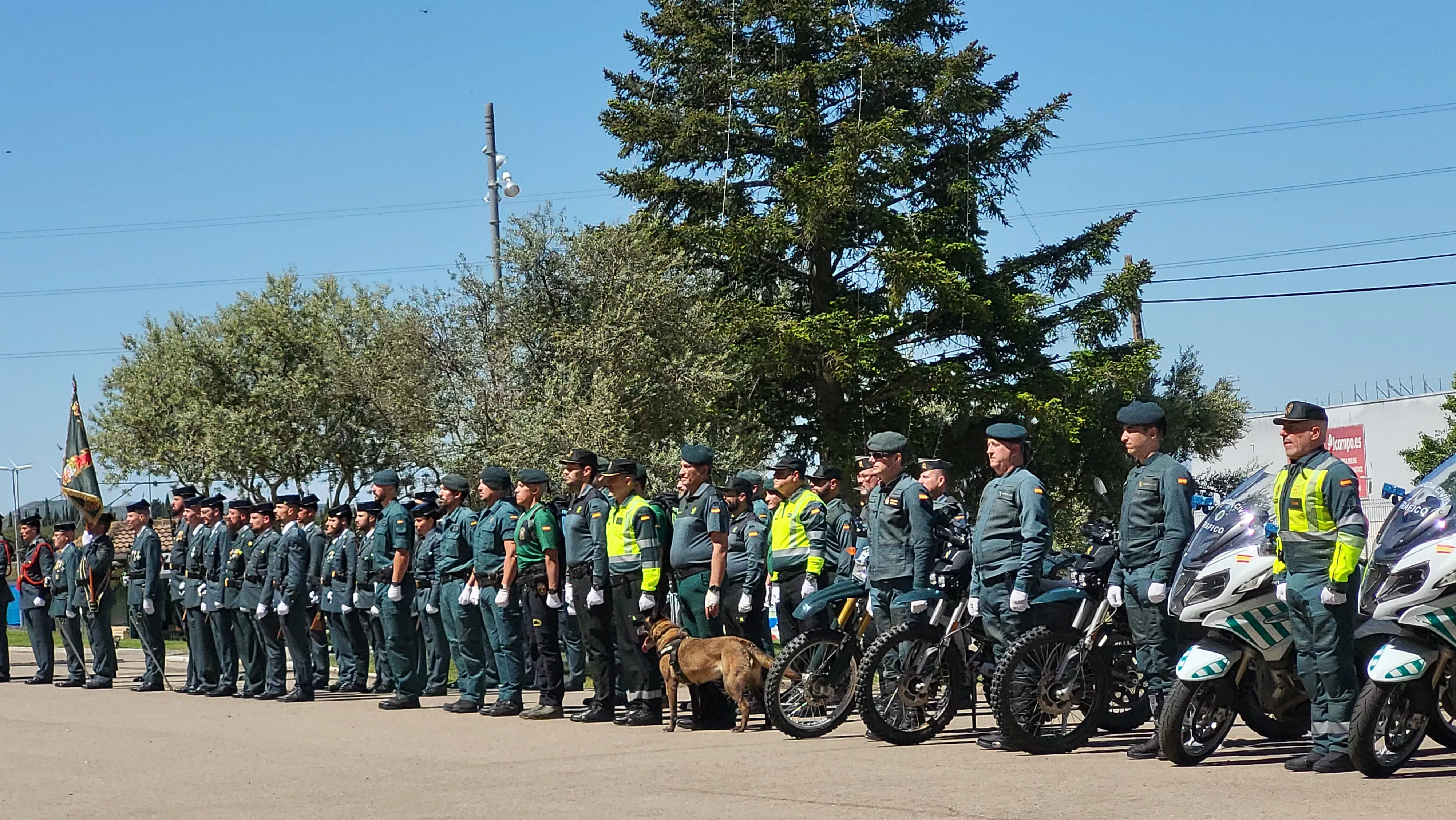 Celebración del 181 aniversario de la Guardia Civil en la Comandancia de Huesca. Foto Mercedes Manterola