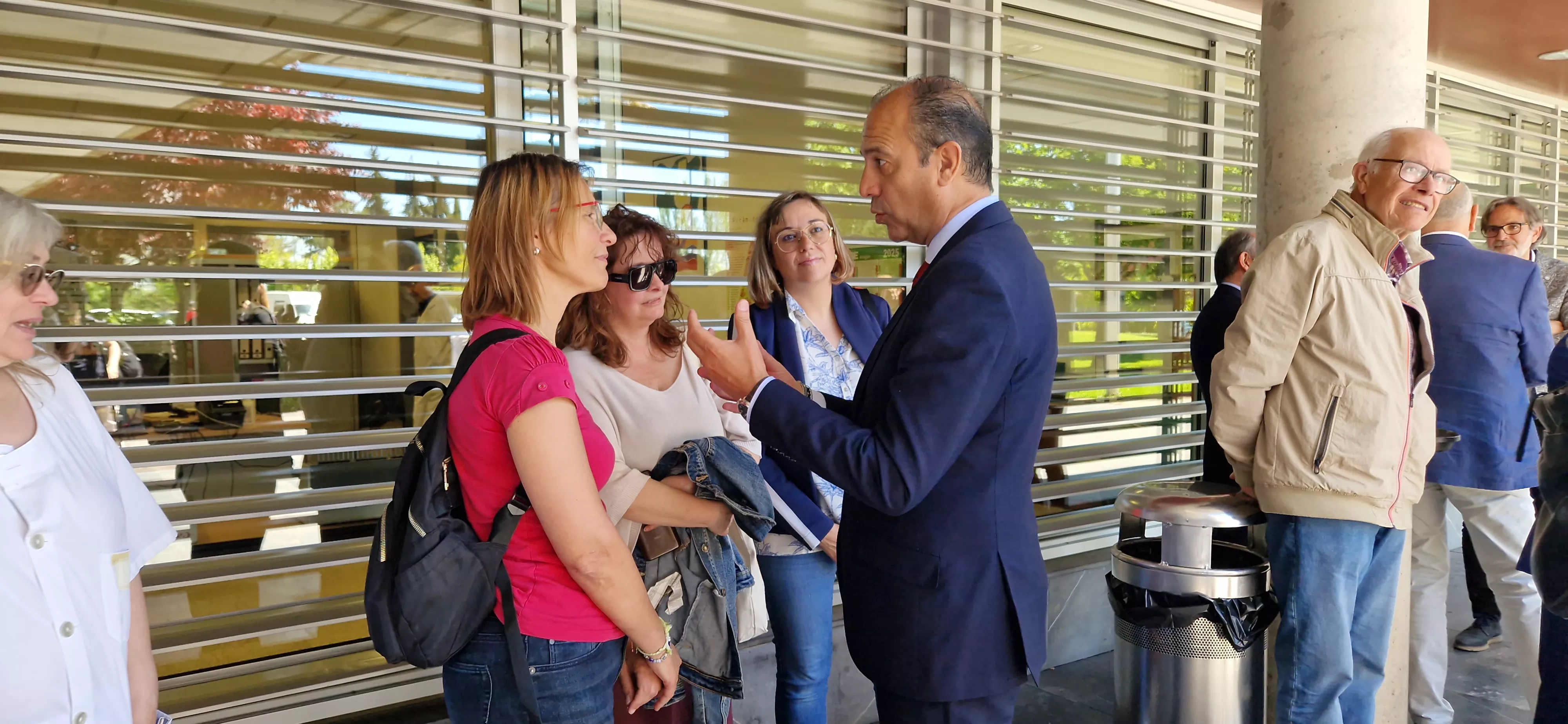 Visita a la unidad de psicogeriatría para mayores con trastornos mentales graves. Foto Myriam Martínez