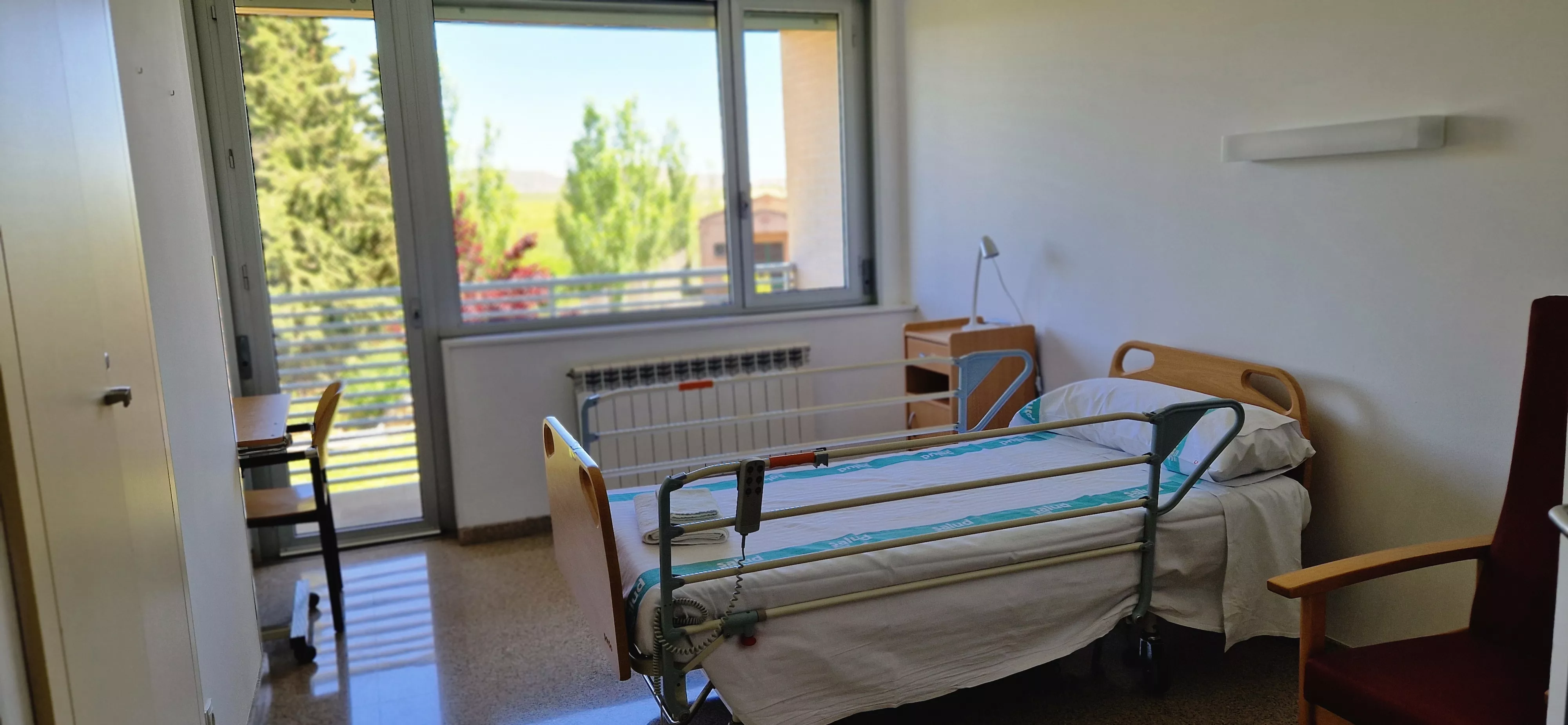 Visita a la unidad de psicogeriatría para mayores con trastornos mentales graves. Foto Myriam Martínez