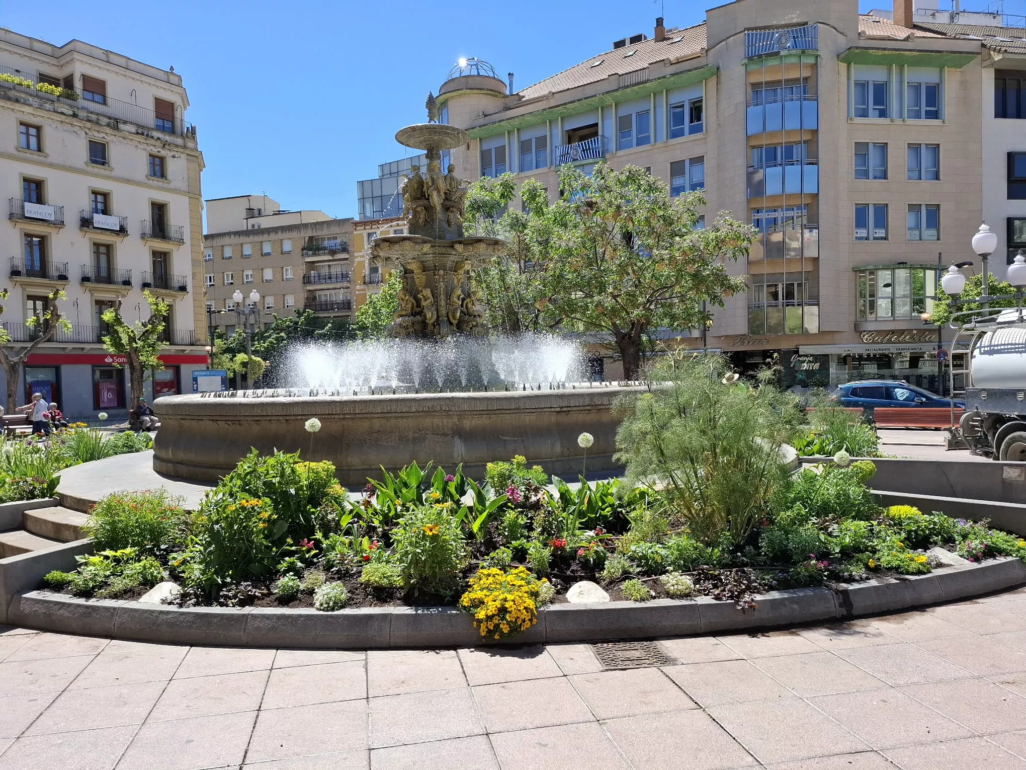 Fuente de las Musas en la plaza de Navarra.