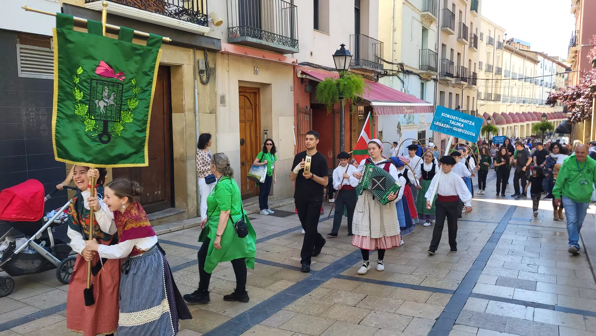 Encuentro de Escuelas de Folclore José Rodríguez en Huesca