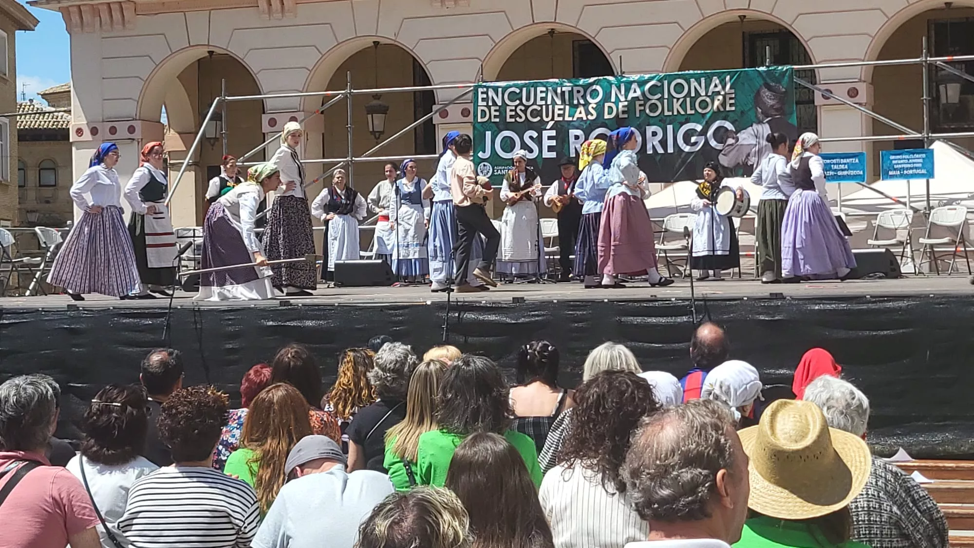 Encuentro de Escuelas de Folclore José Rodríguez en Huesca