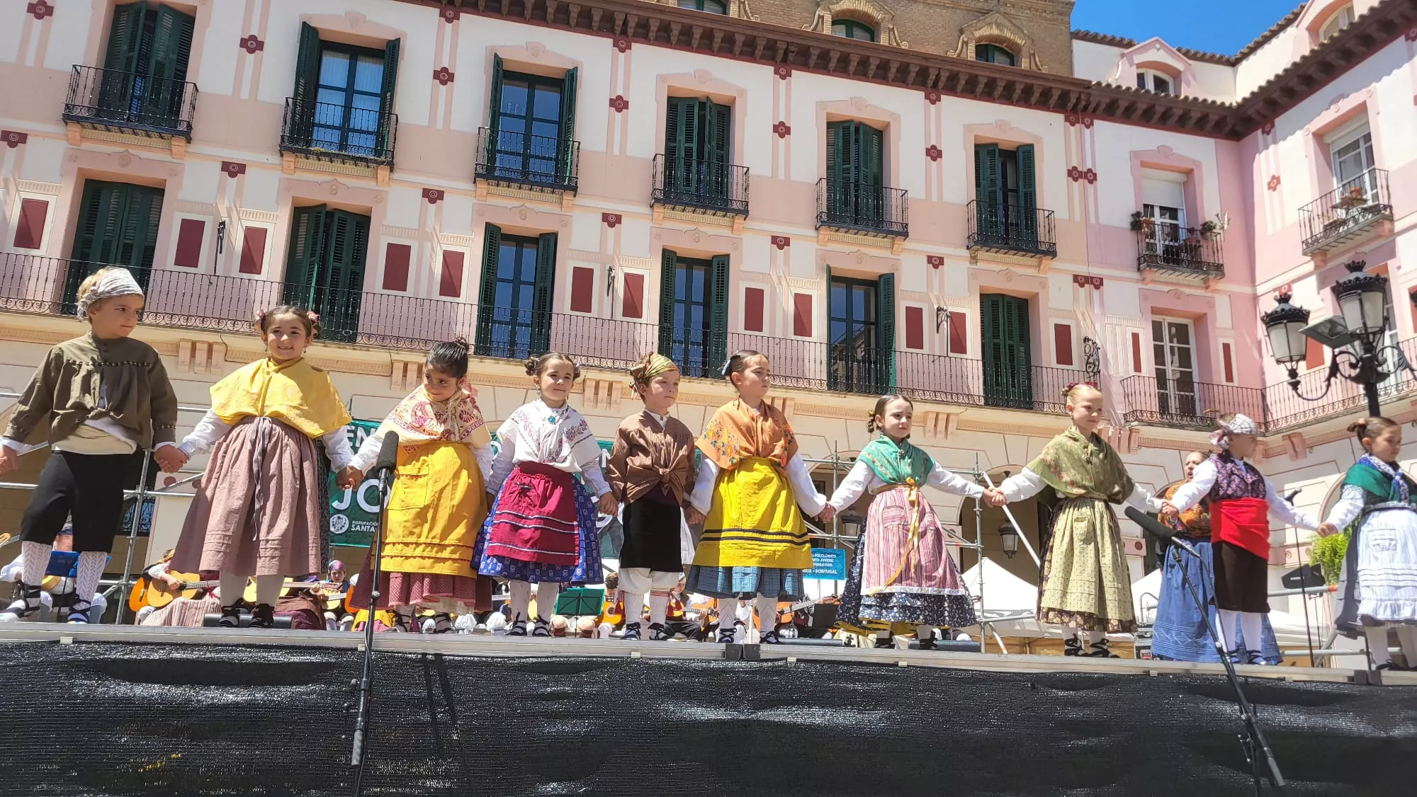 Encuentro de Escuelas de Folclore José Rodríguez en Huesca