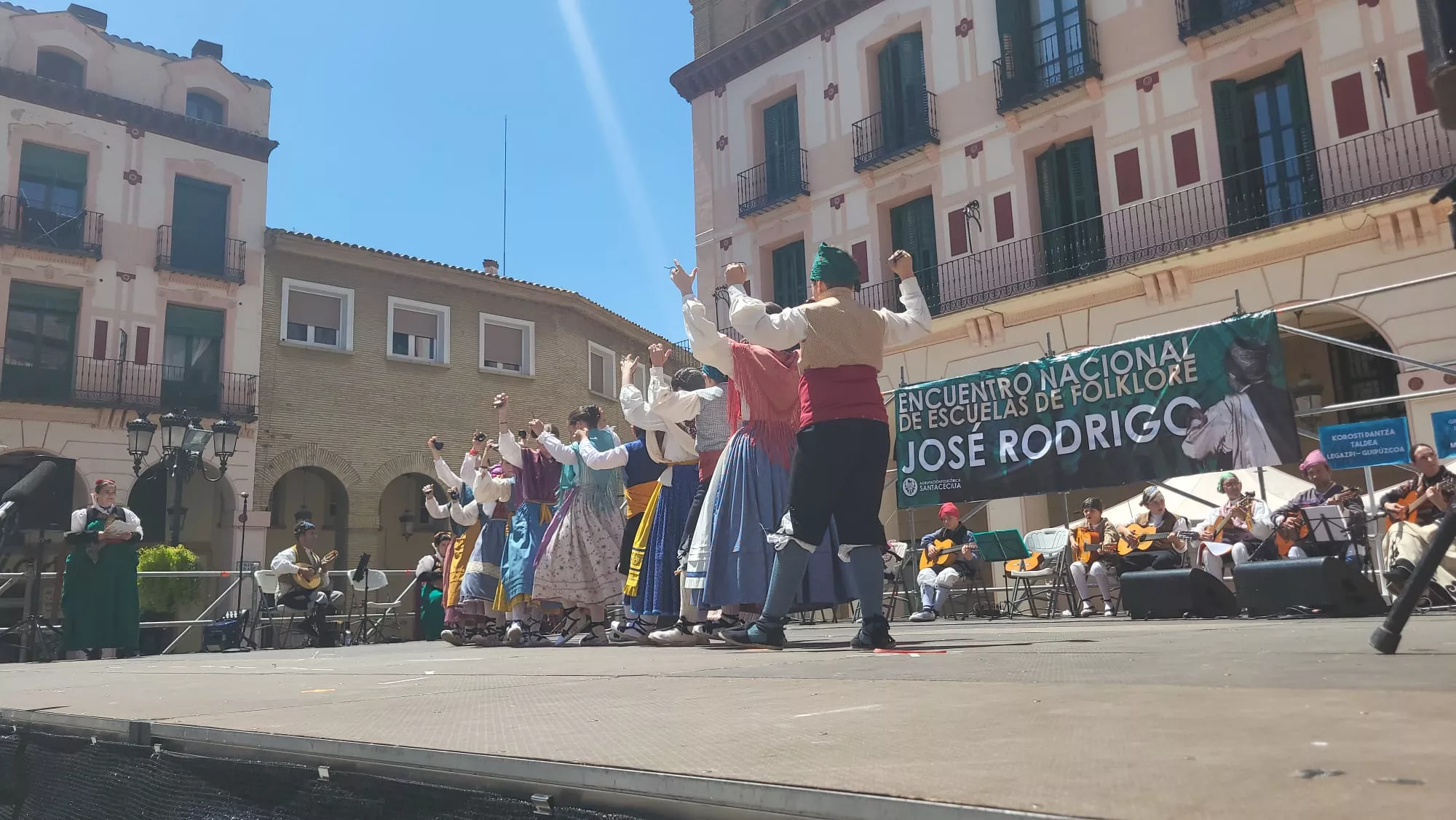Encuentro de Escuelas de Folclore José Rodríguez en Huesca
