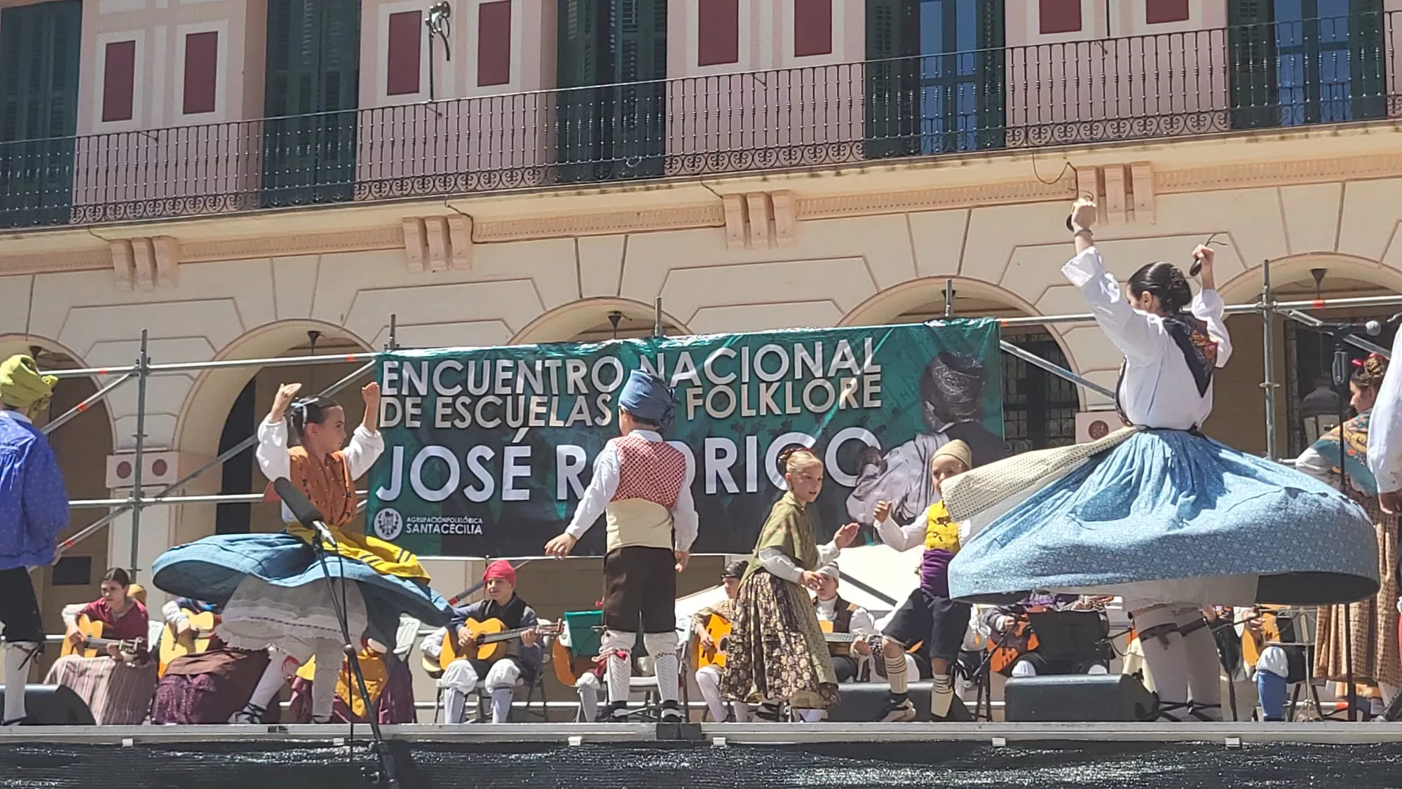 Encuentro de Escuelas de Folclore José Rodríguez en Huesca