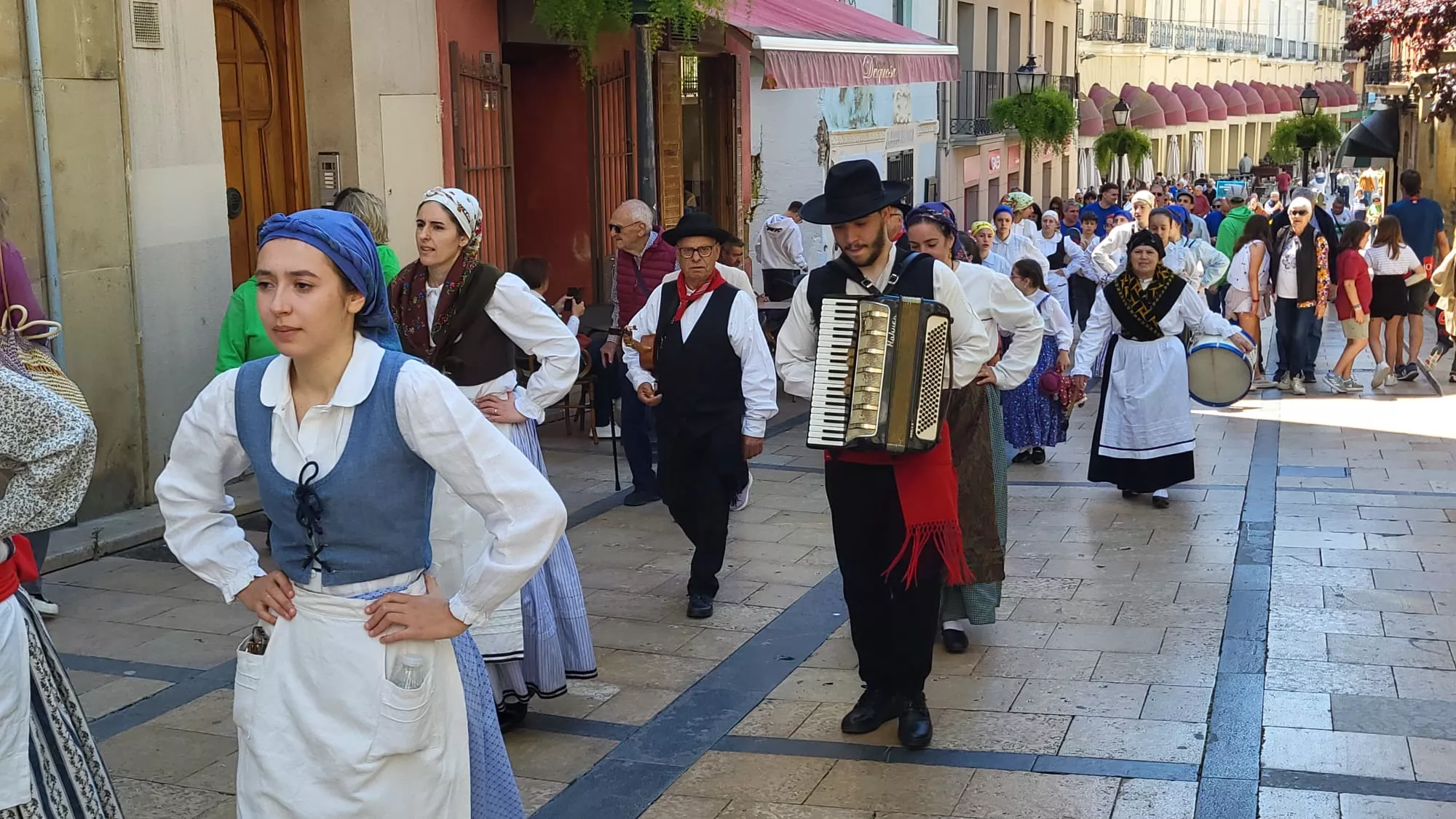 Encuentro de Escuelas de Folclore José Rodríguez en Huesca