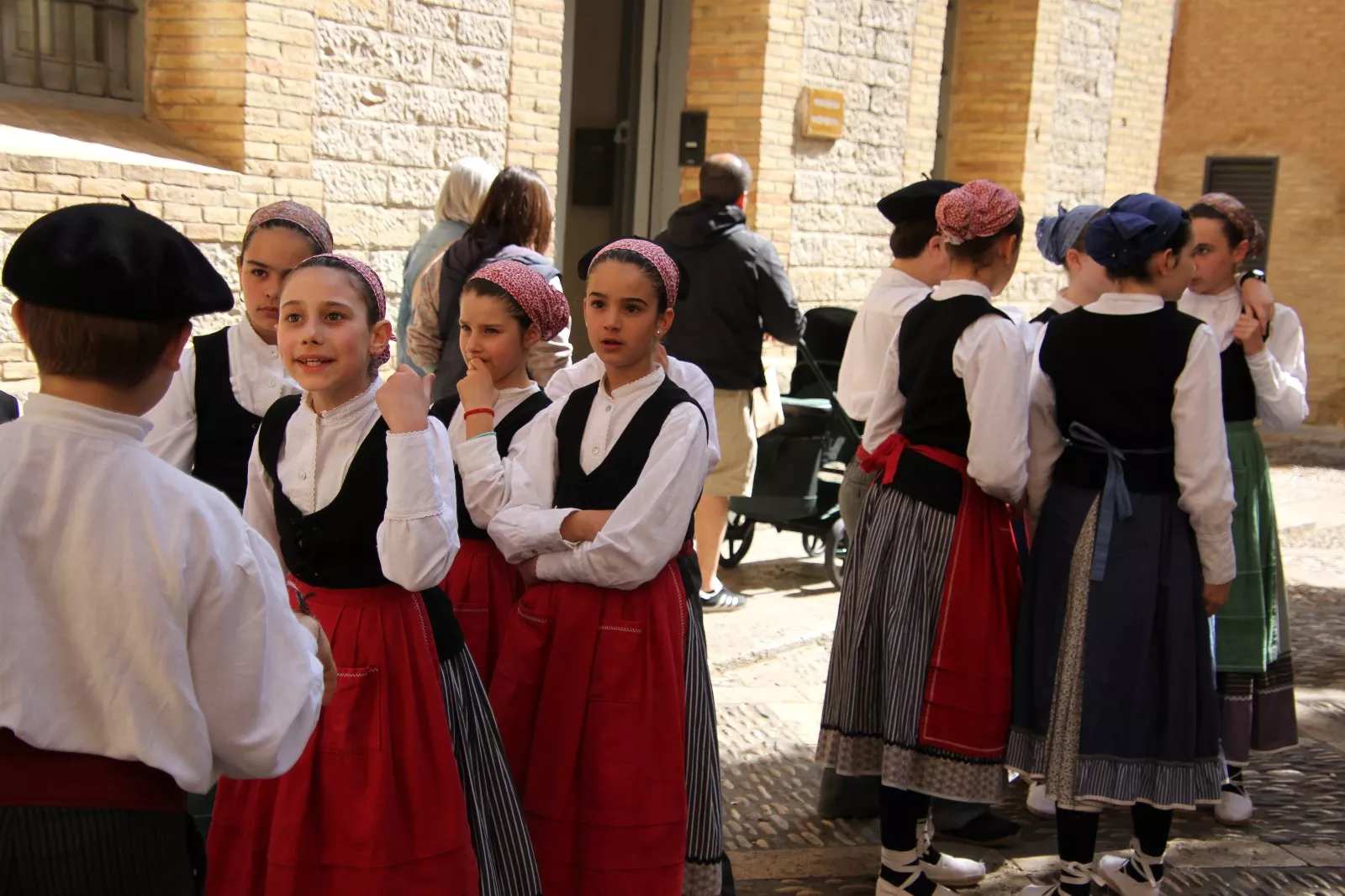 Encuentro de Escuelas de Folclore José Rodríguez en Huesca. Foto Carlos Neofato