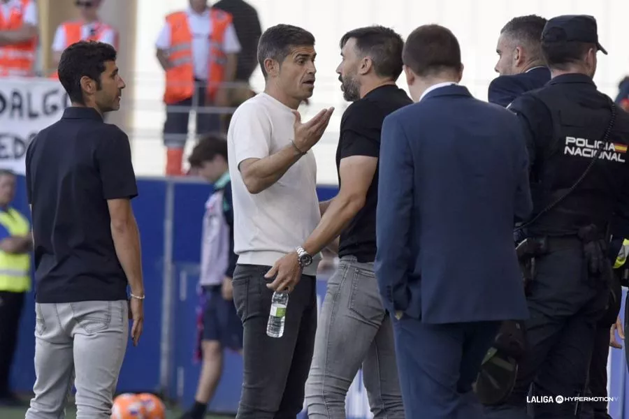 Hidalgo y Sarabia, un duelo intenso. El entrenador del Huesca afirma que los jugadores nos van a llevar hasta el último segundo