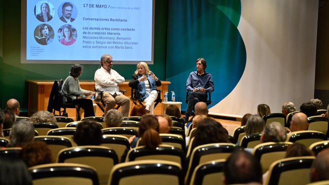 Mesa redonda en Barbitania Mesa redonda en Barbitania