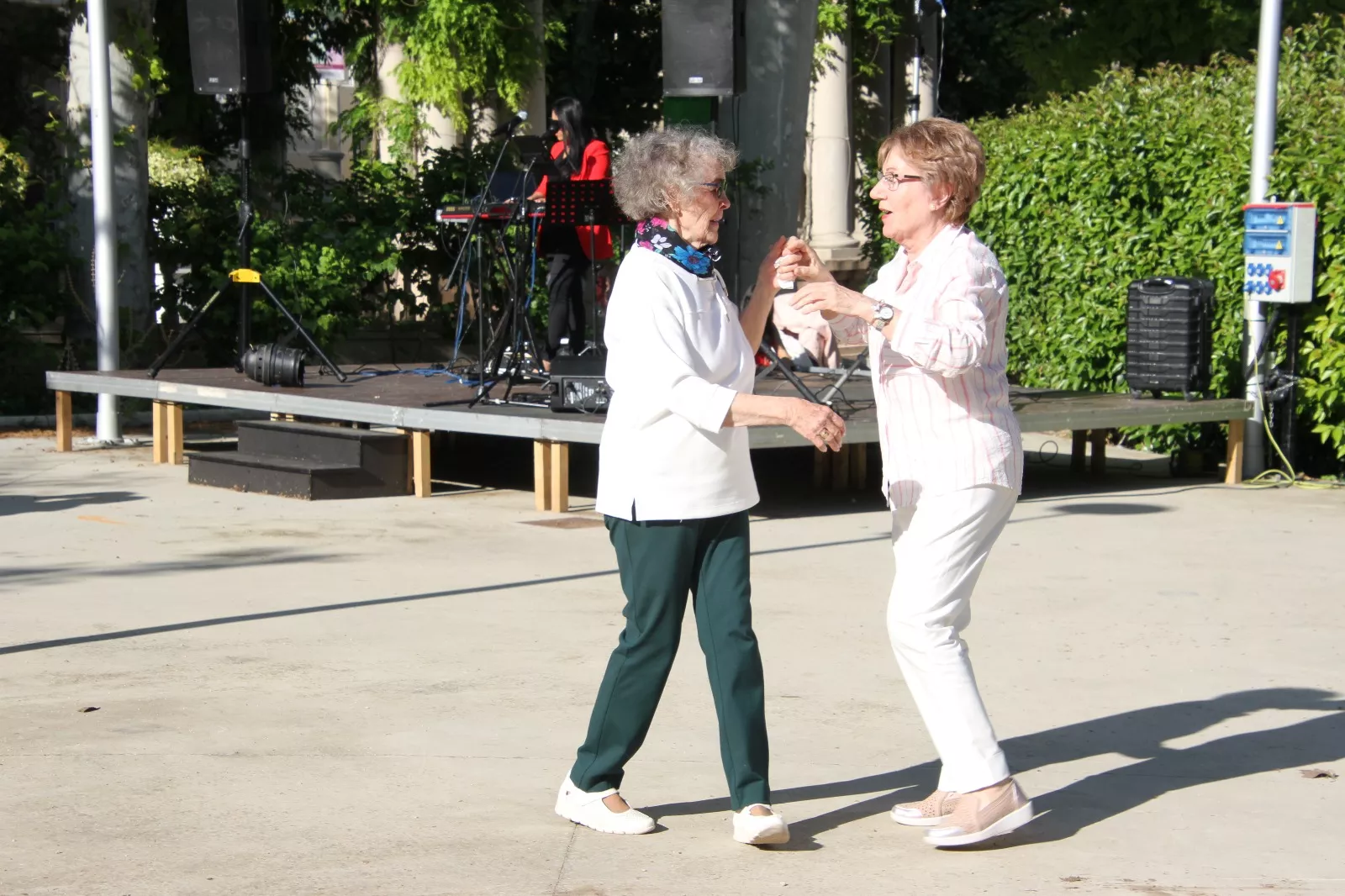 Sácame a Bailar versión verano en el Parque de Huesca. Foto Carlos Neofato