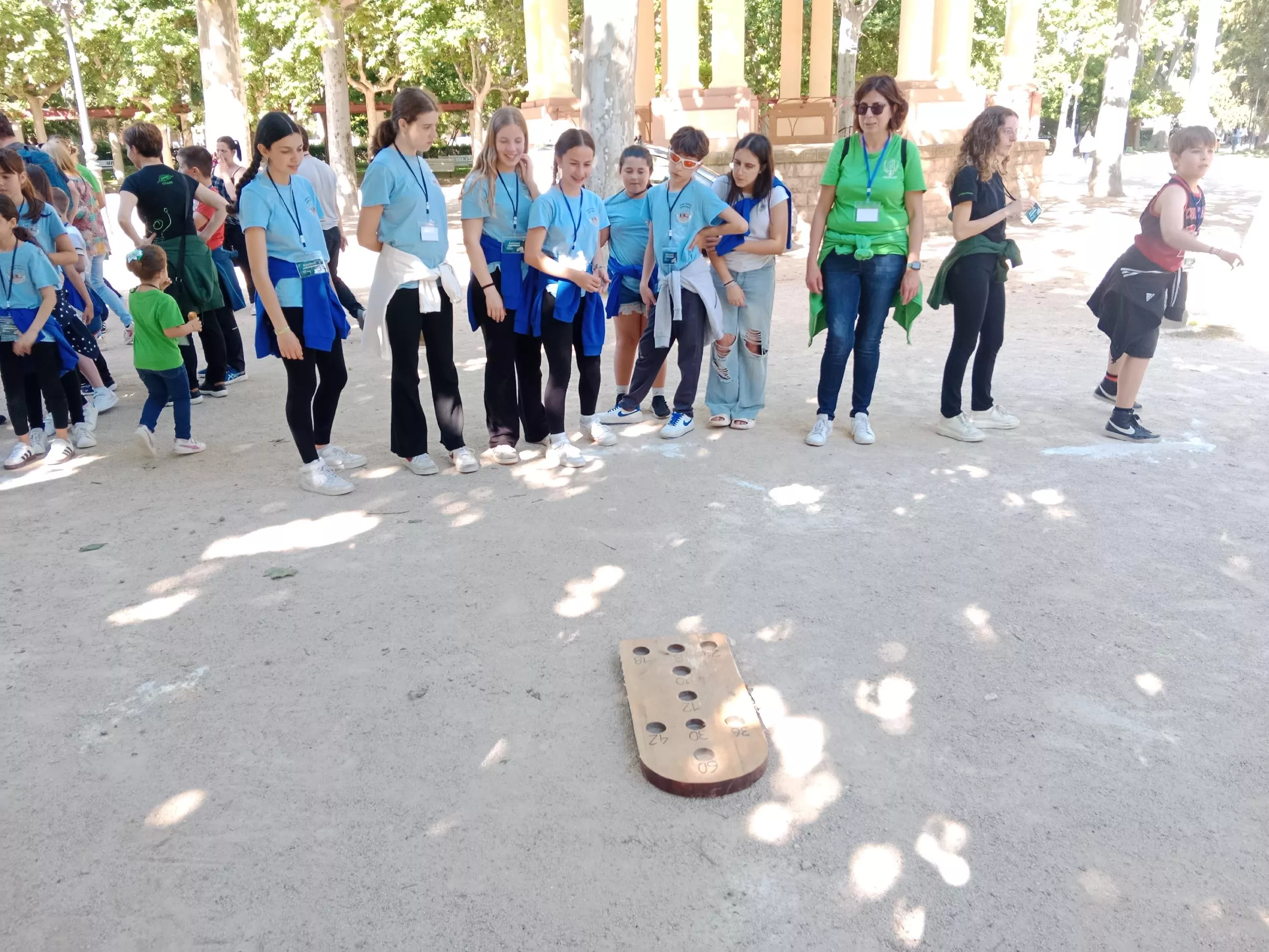 Juegos tradicionales con Santa Cecilia, hoyetes