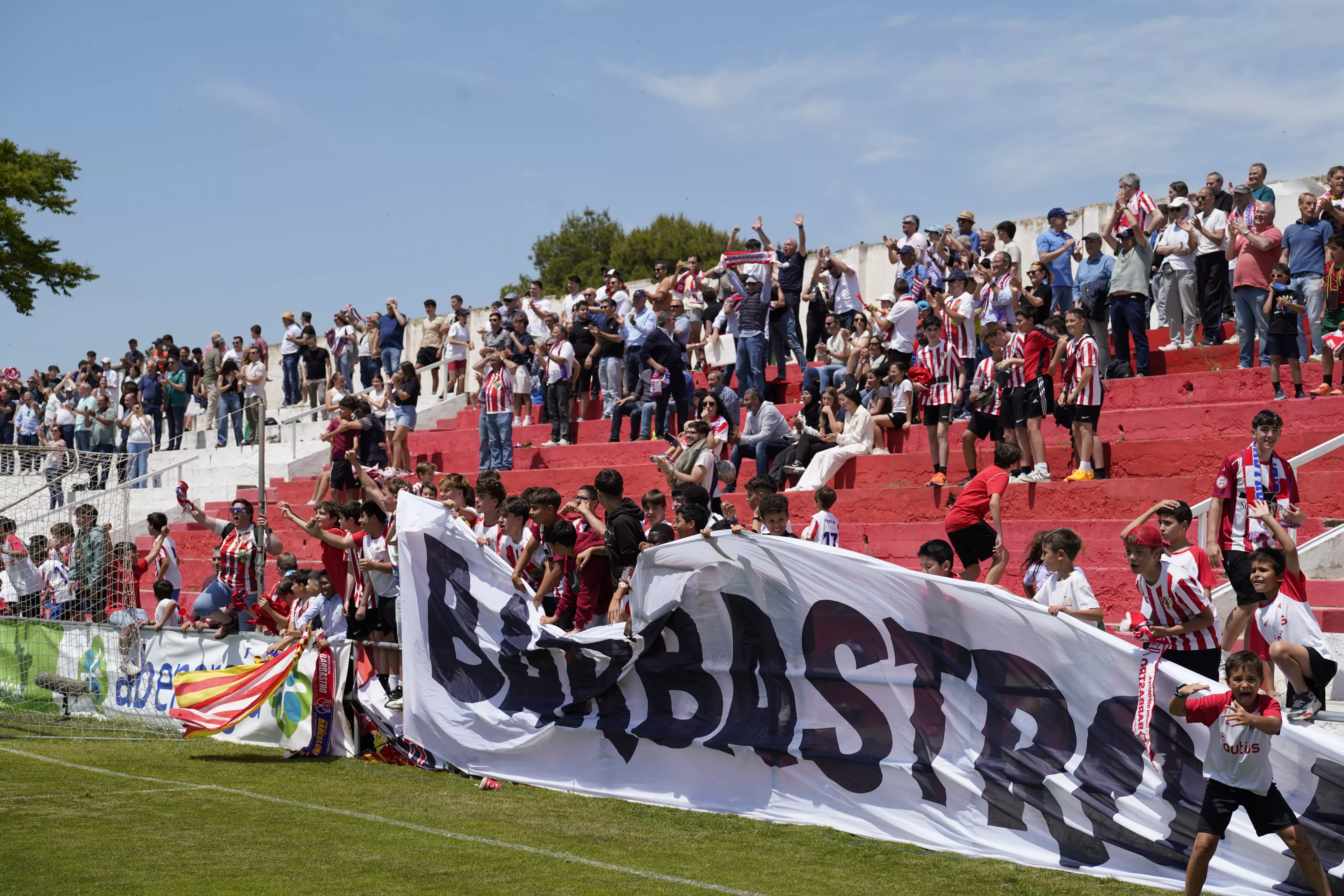 Imágenes de la salvación de la UD Barbastro en Segunda RFEF. Foto: @fotomaniafut