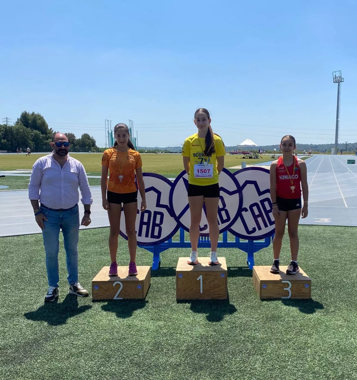 Laia Salamó y Valeria García en el Triatlón A
