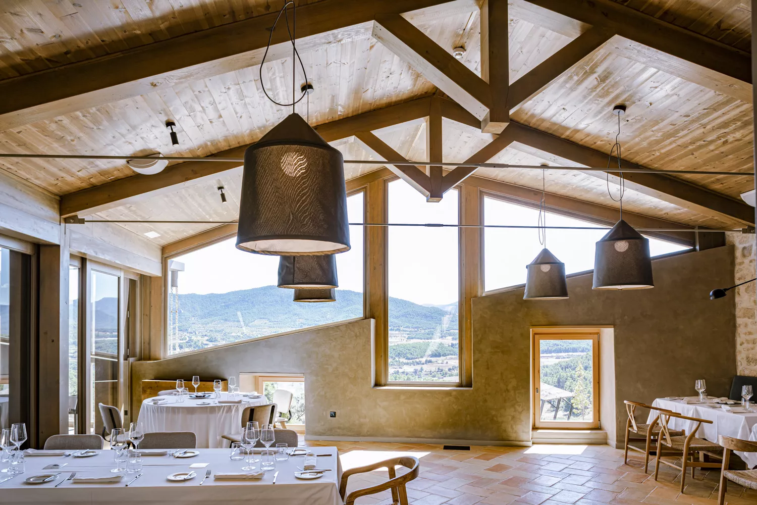 Hotel en Monroyo por el que han premiado a Edra Arquitectura KM0 de Ángels Castelarnau. Foto Xavier d'Arquer