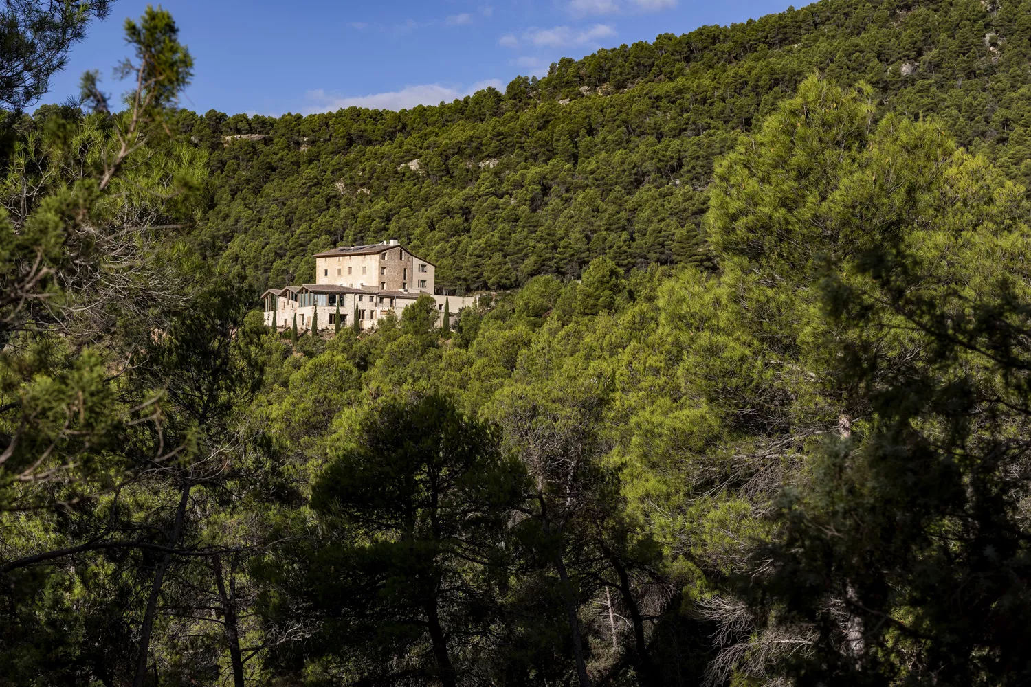 Hotel en Monroyo por el que han premiado a Edra Arquitectura KM0 de Ángels Castelarnau. Foto Xavier d'Arquer