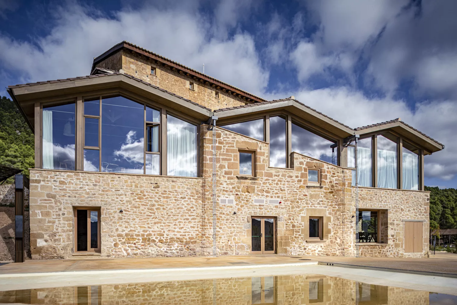 Hotel en Monroyo por el que han premiado a Edra Arquitectura KM0 de Ángels Castelarnau. Foto Xavier d'Arquer