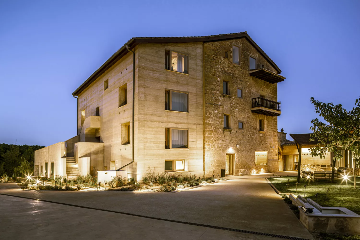 Hotel en Monroyo por el que han premiado a Edra Arquitectura KM0 de Ángels Castelarnau. Foto Xavier d'Arquer