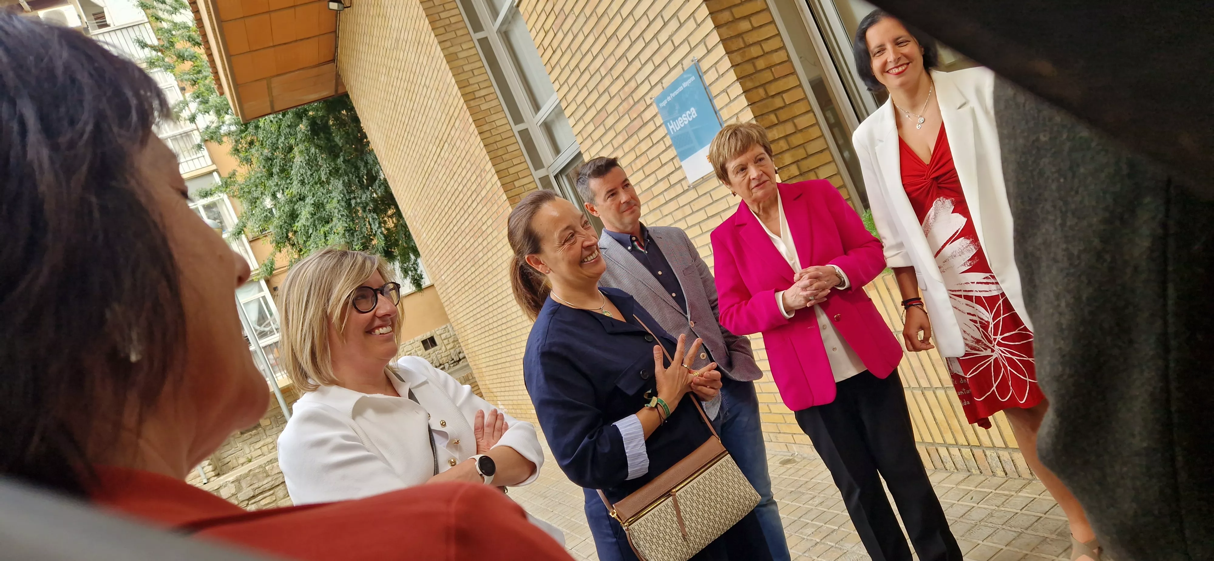 Visita de la consejera Susín al Hogar de Personas Mayores de Huesca. Foto Myriam Martínez