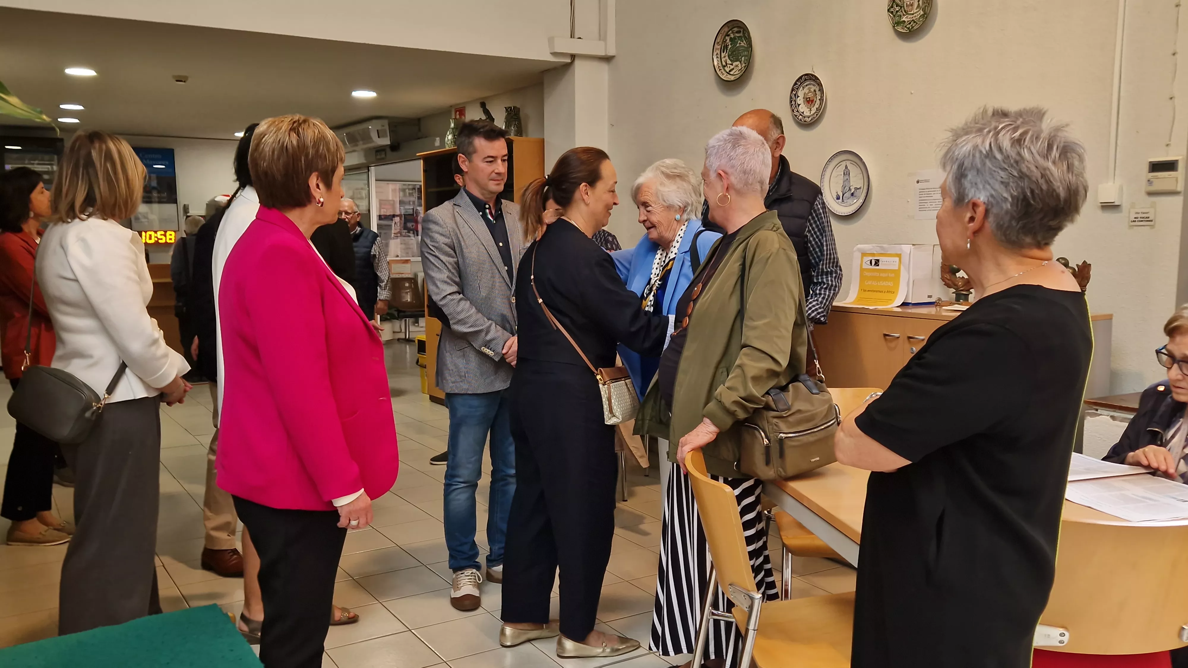 Visita de la consejera Susín al Hogar de Personas Mayores de Huesca. Foto Myriam Martínez