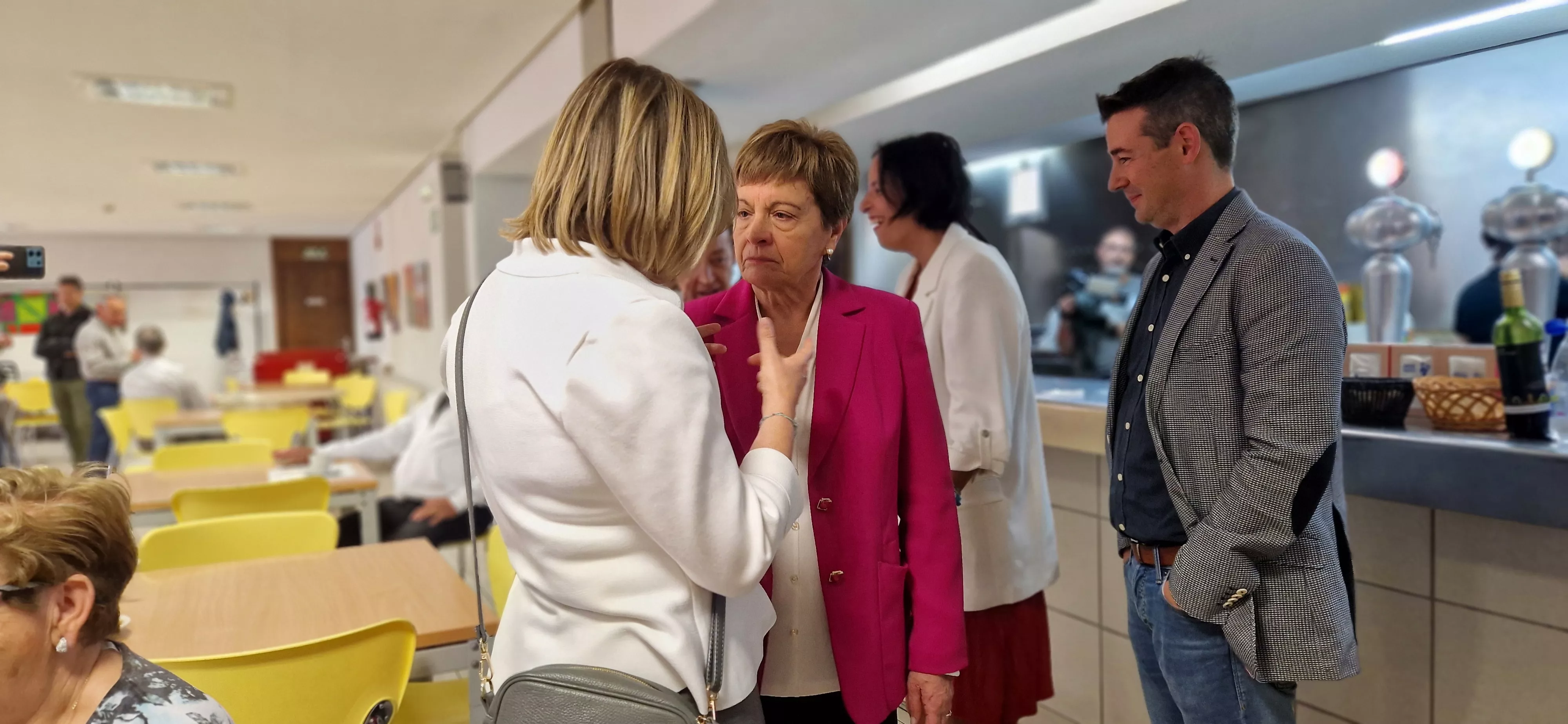 Visita de la consejera Susín al Hogar de Personas Mayores de Huesca. Foto Myriam Martínez