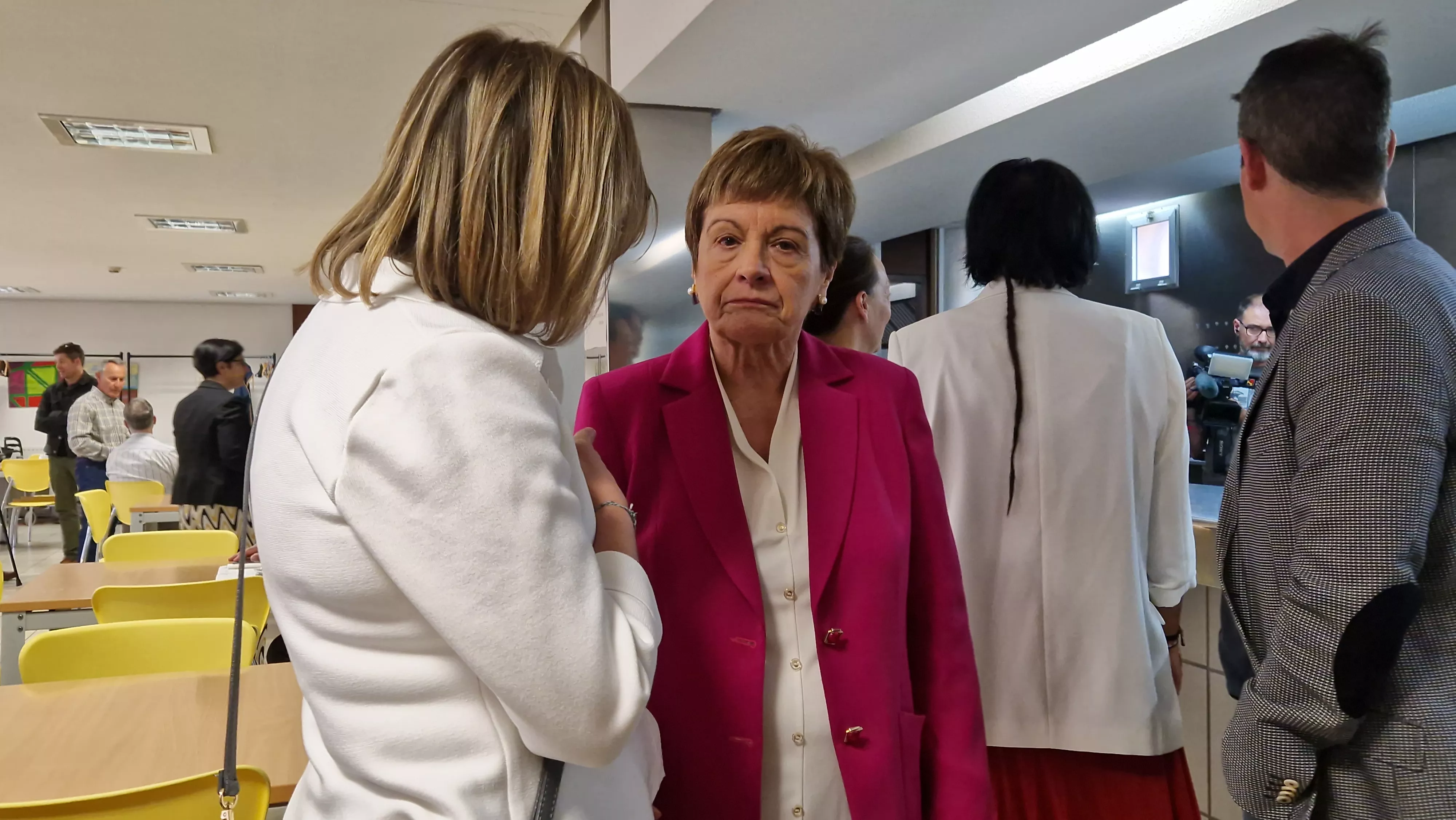 María Charte y María José Nasarre. Visita de la consejera Susín al Hogar de Personas Mayores de Huesca. Foto Myriam Martínez