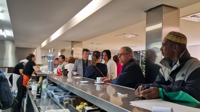 Visita de la consejera Susín al Hogar de Personas Mayores de Huesca. Foto Myriam Martínez