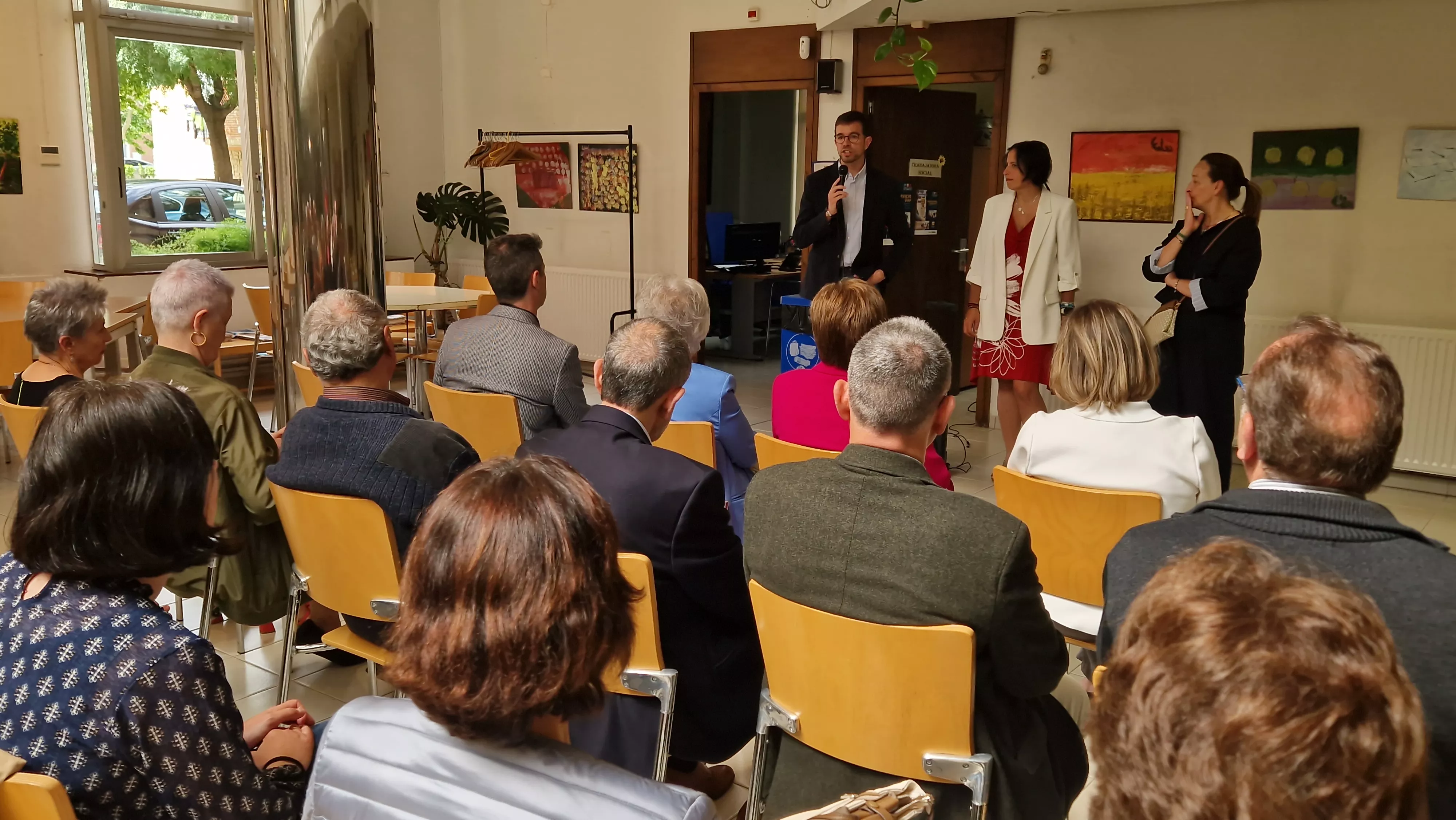 Visita de la consejera Susín al Hogar de Personas Mayores de Huesca. Foto Myriam Martínez