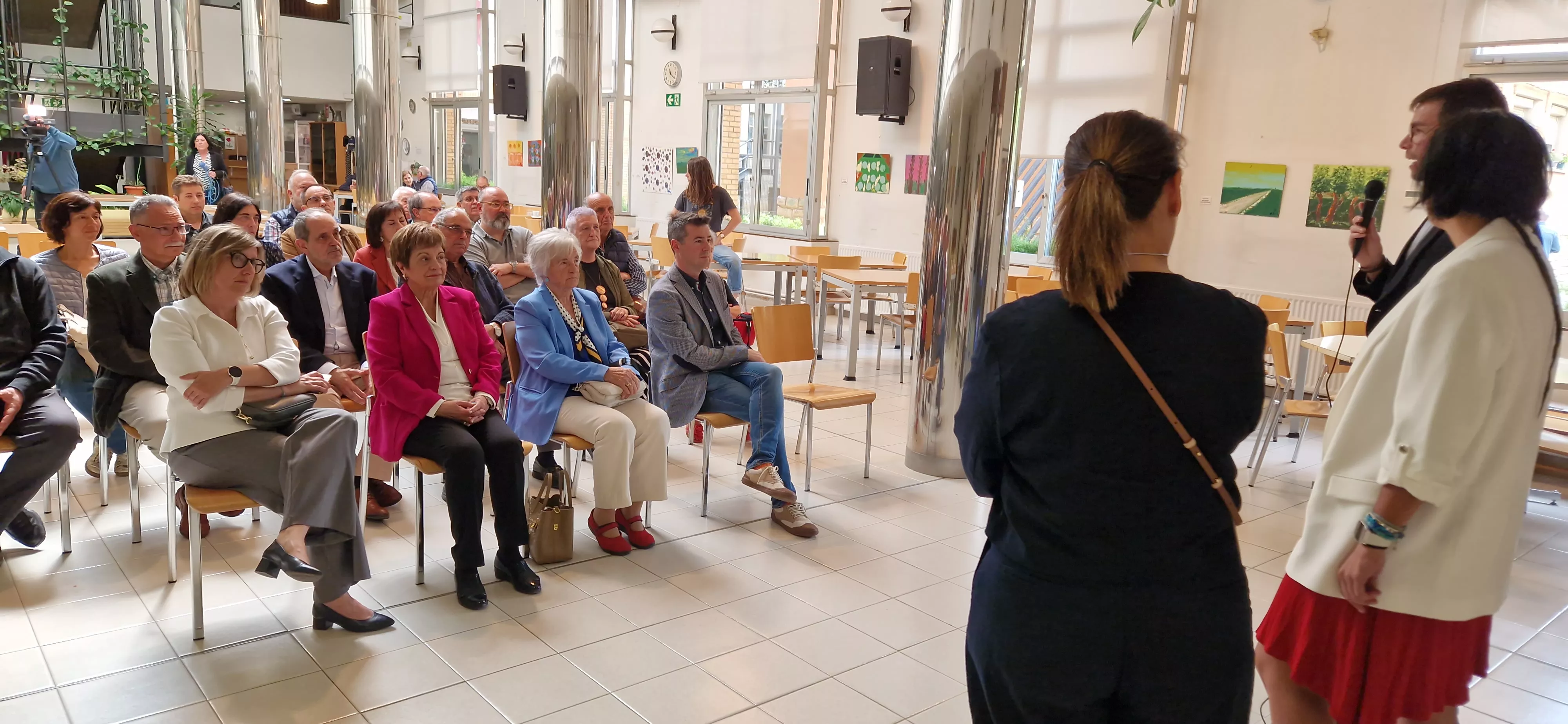 Visita de la consejera Susín al Hogar de Personas Mayores de Huesca. Foto Myriam Martínez