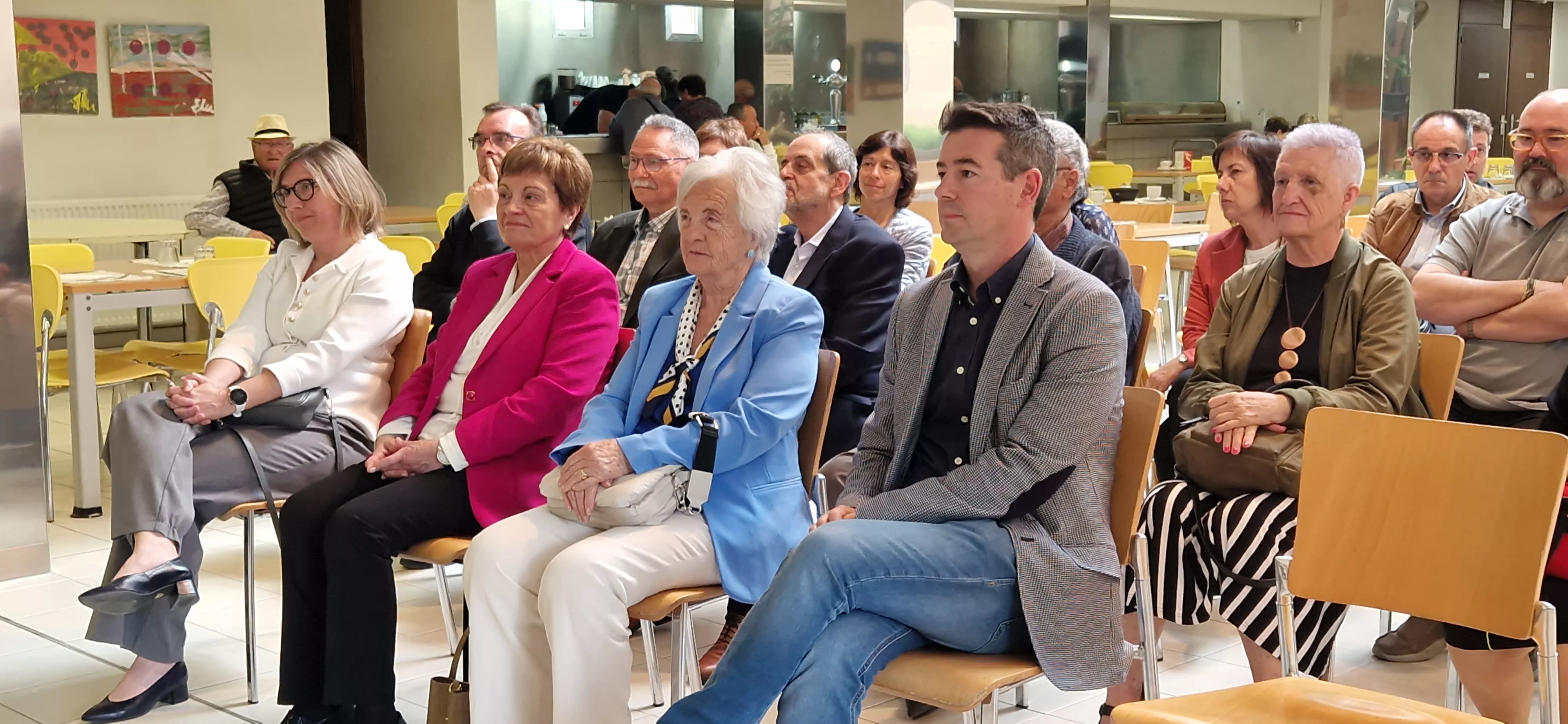 Visita de la consejera Susín al Hogar de Personas Mayores de Huesca. Foto Myriam Martínez