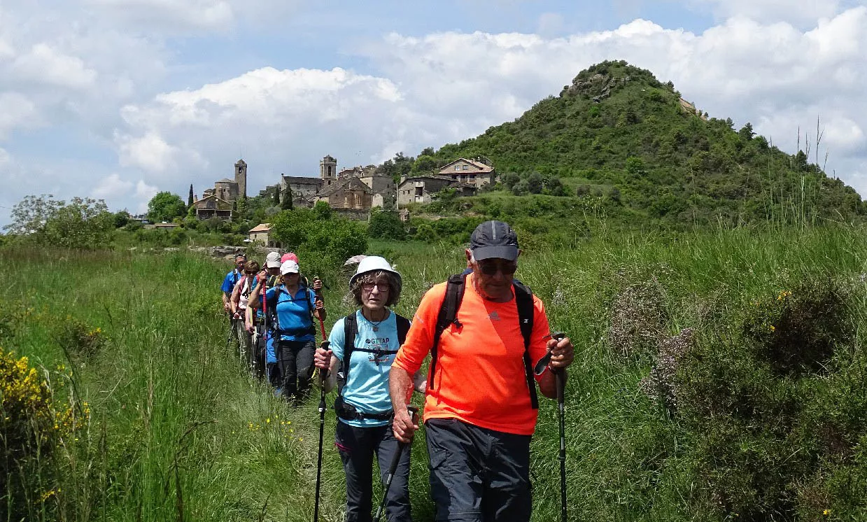 Santa María de Buil y el mirador del Castillo al fondo. Foto Alfredo Zazo