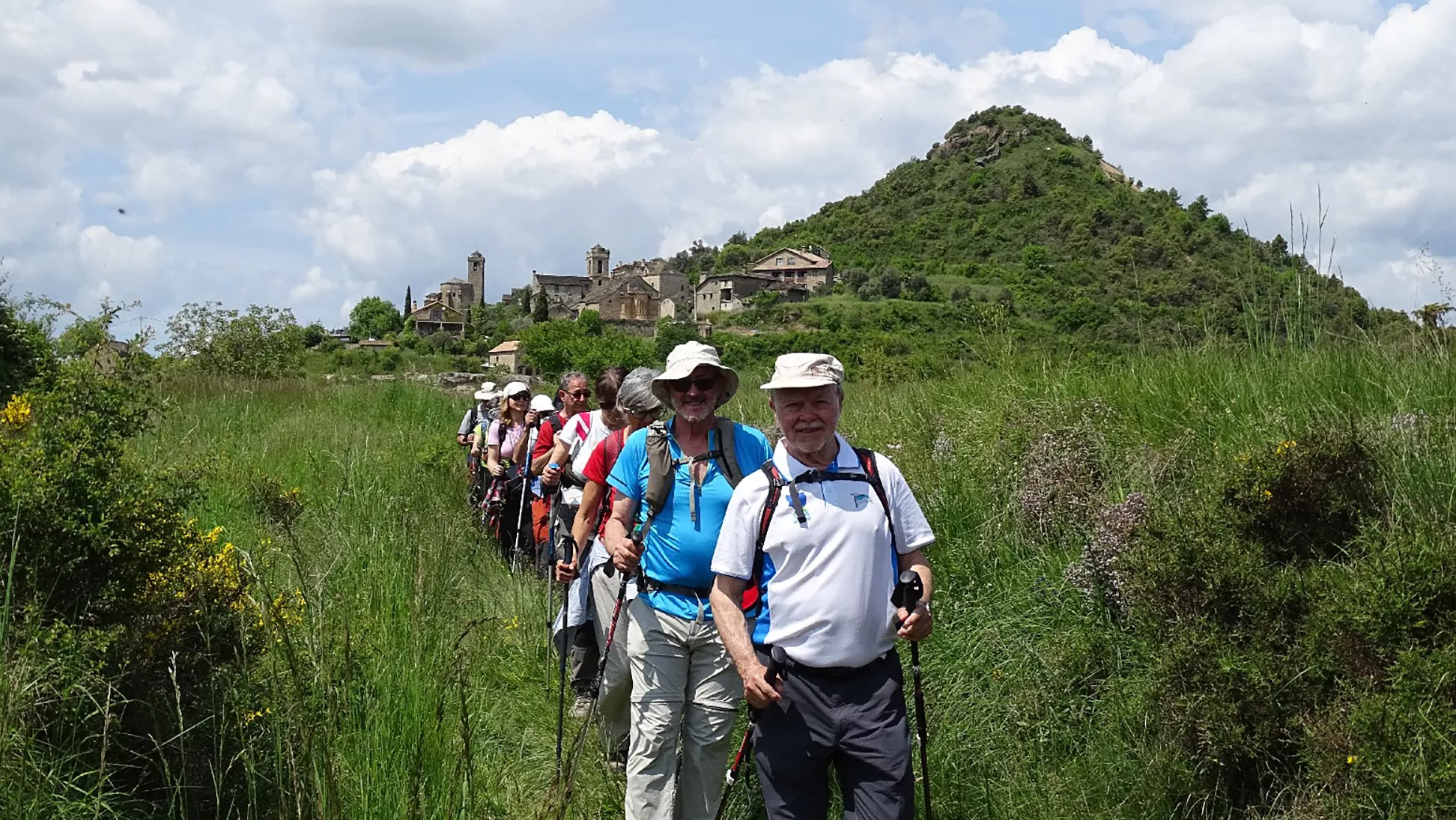 Santa María de Buil y el mirador del Castillo al fondo. Foto Alfredo Zazo