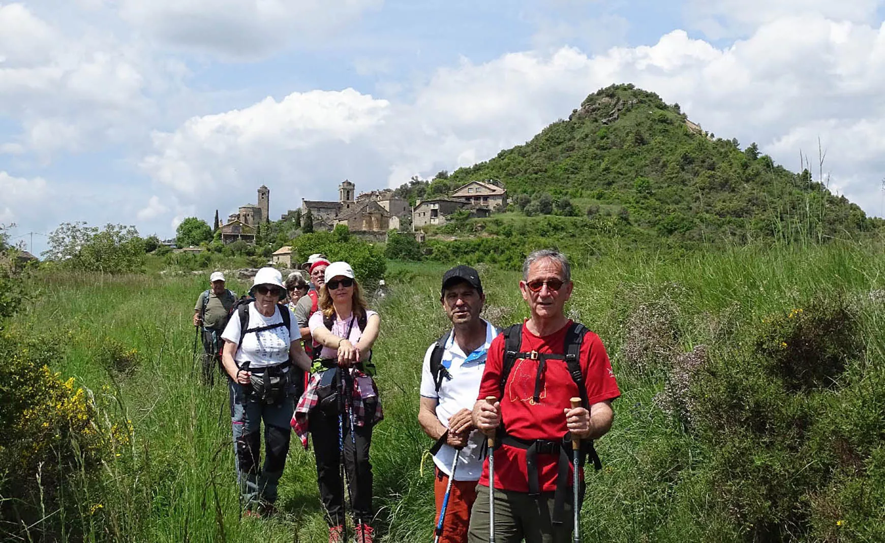 Santa María de Buil y el mirador del Castillo al fondo. Foto Alfredo Zazo