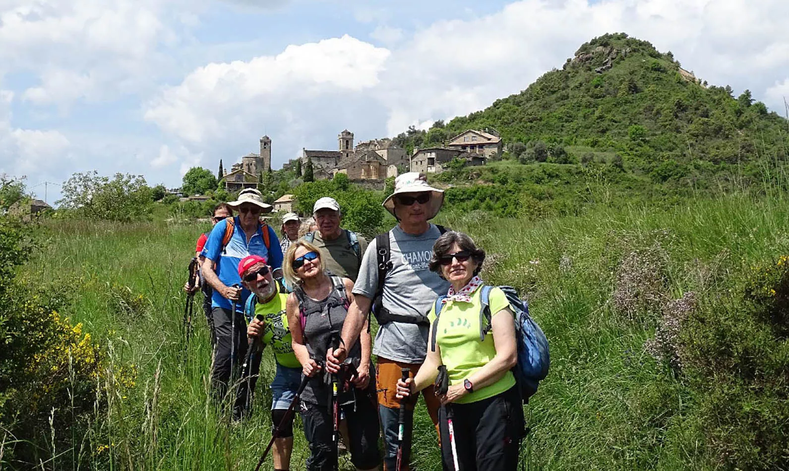 Santa María de Buil y el mirador del Castillo al fondo. Foto Alfredo Zazo
