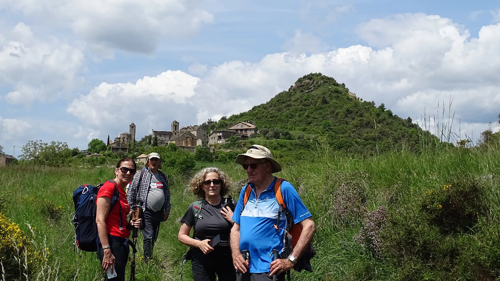 Santa María de Buil y el mirador del Castillo al fondo. Foto Alfredo Zazo