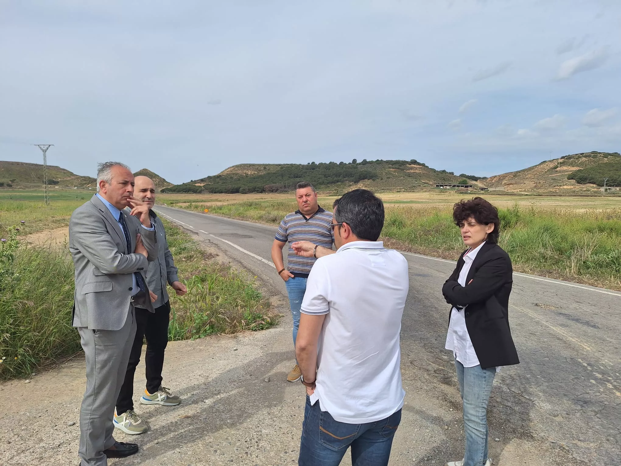 El subdelegado del Gobierno apoya la mejora urgente de la carretera entre Albalate y Esplús.