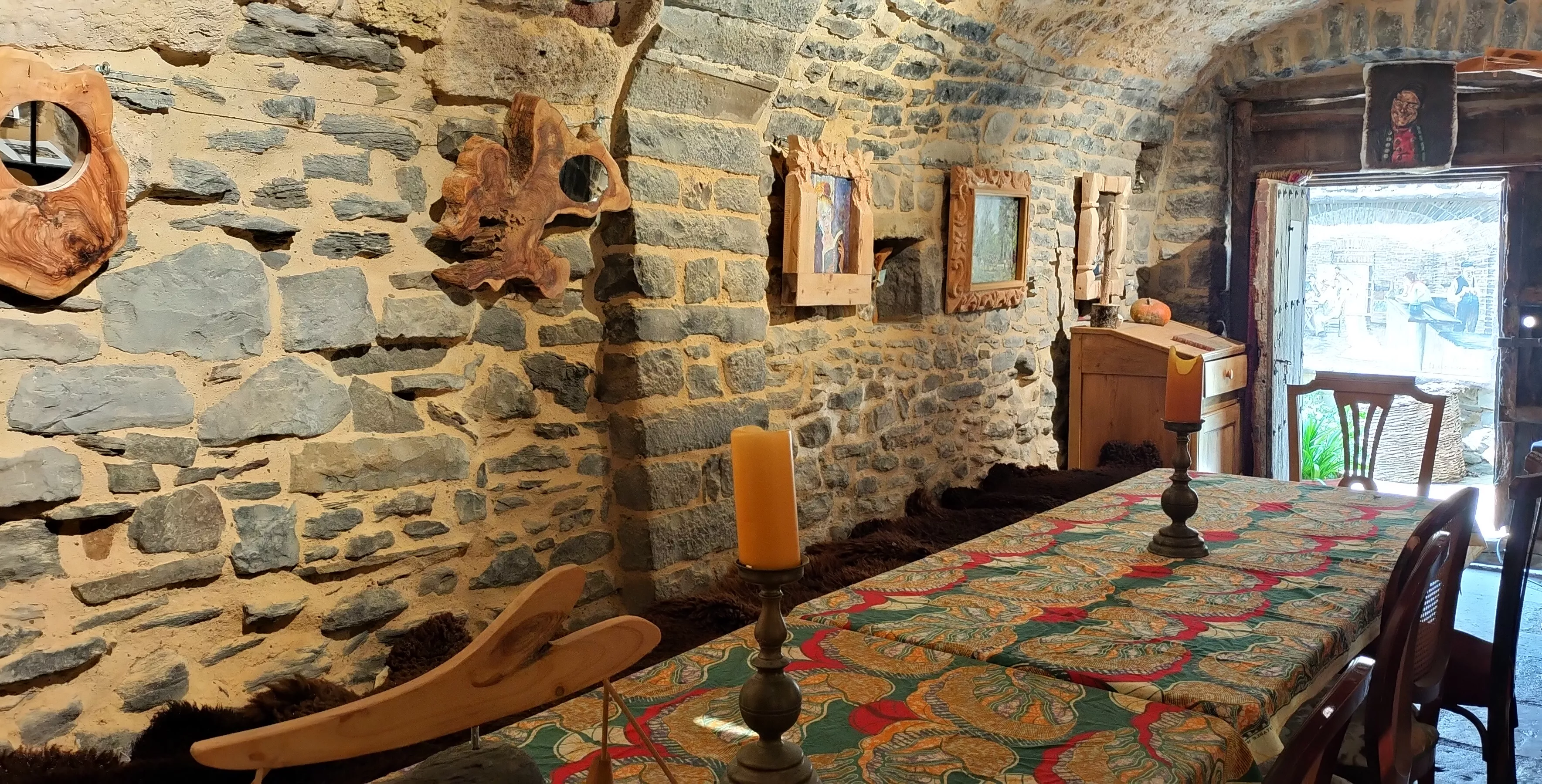 Local social-cultural Casa Lueza en Santa María de Buil. Foto Alfredo Zazo